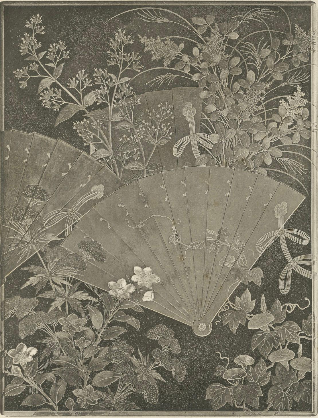 Abanicos japoneses y estampado floral en heliograbado de G. A. Audsley, París, c. 1880 Papel en venta