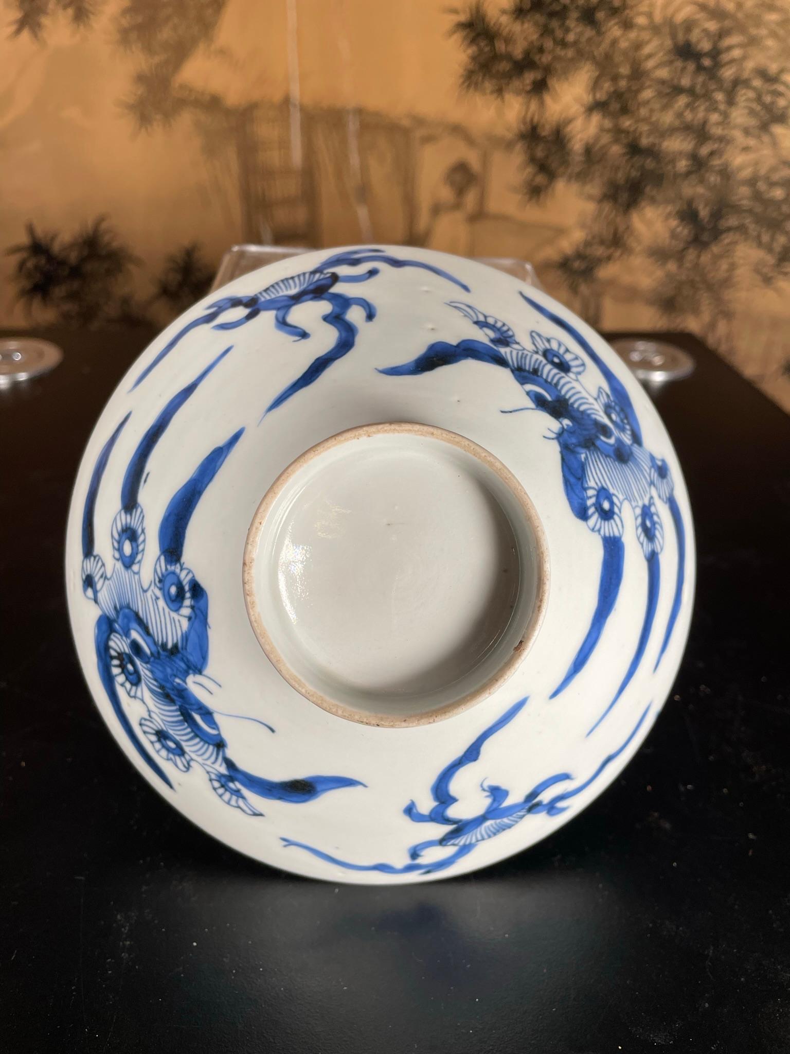 Bol à thé japonais à fleurs bleues et blanches, 19e siècle en vente 2