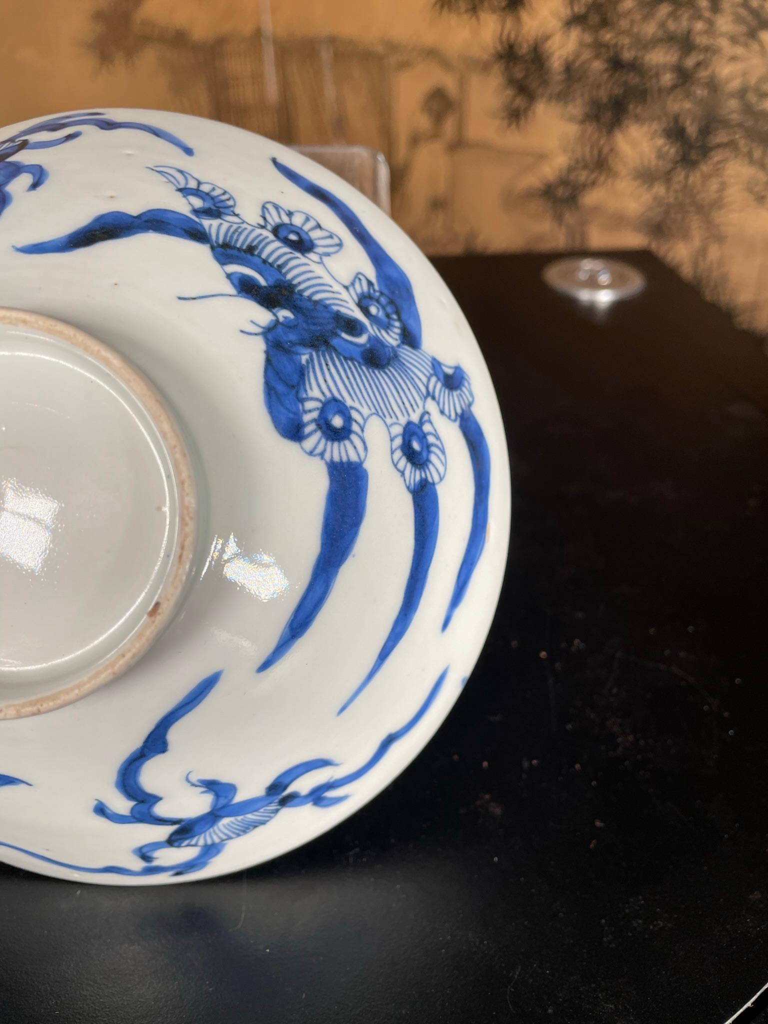 Bol à thé japonais à fleurs bleues et blanches, 19e siècle en vente 3