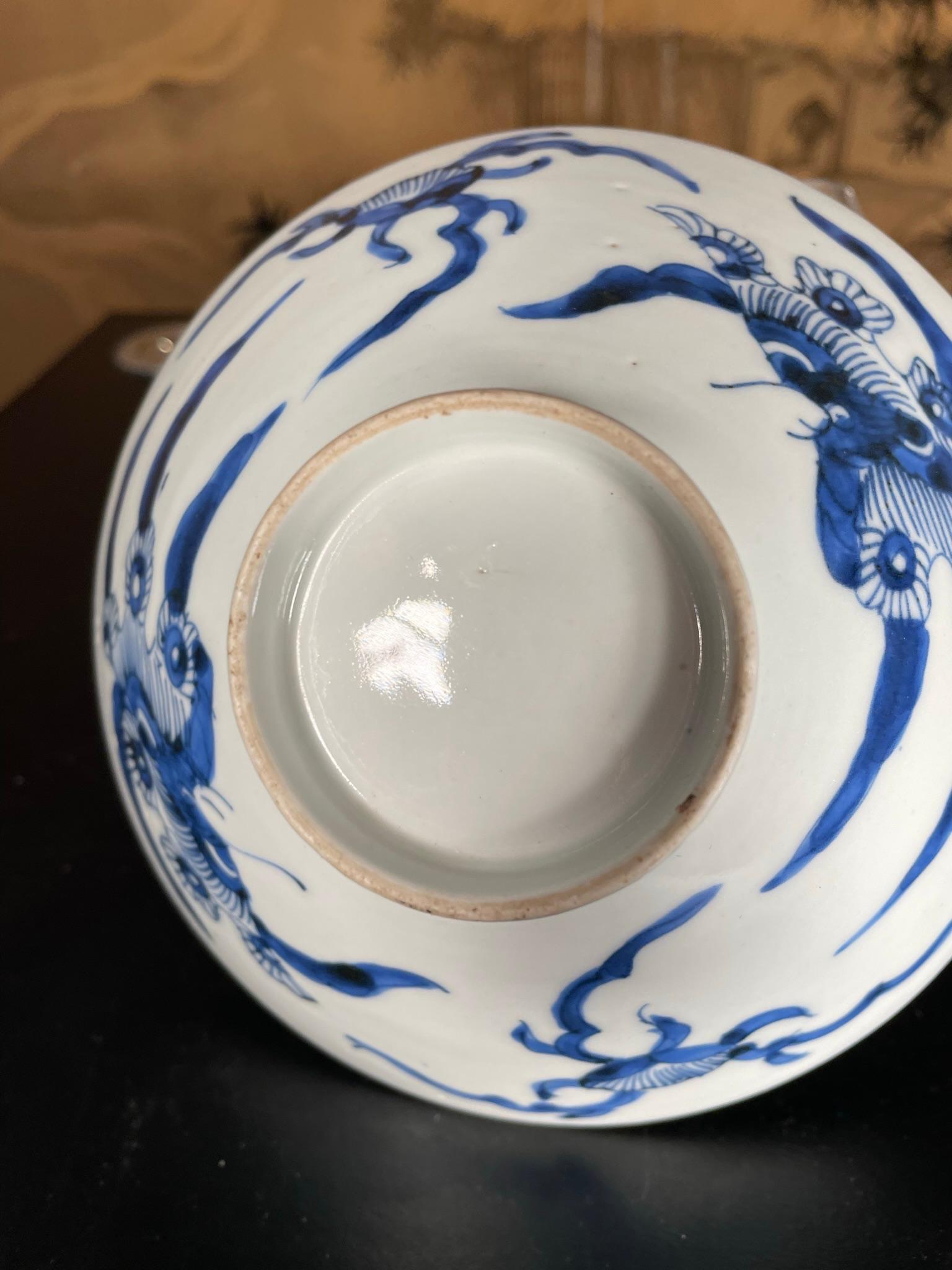 Bol à thé japonais à fleurs bleues et blanches, 19e siècle en vente 4