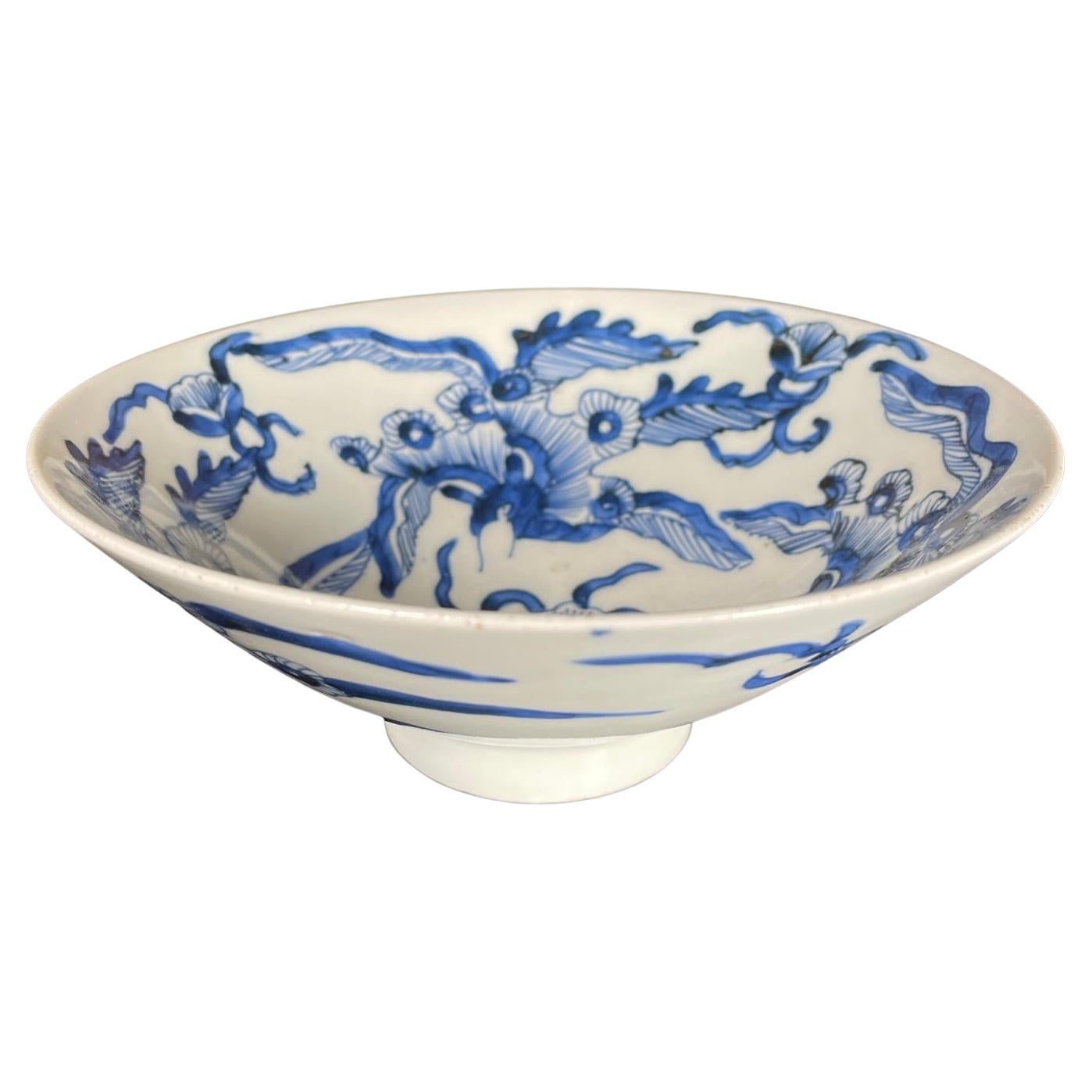 Japanese Fine Antique Blue and White Floral Tea Bowl, 19th Century For Sale 7