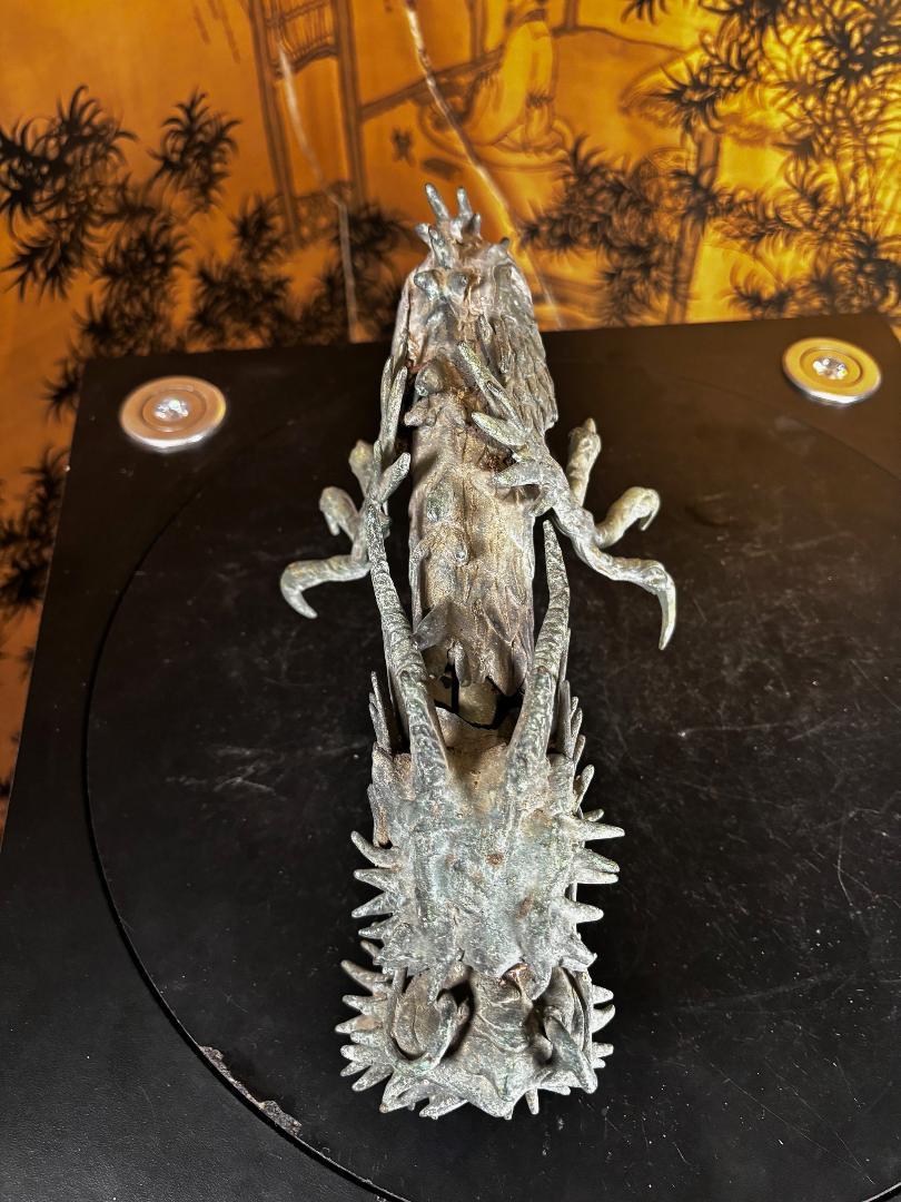 Le dragon de temple japonais en bronze ancien en vente 3