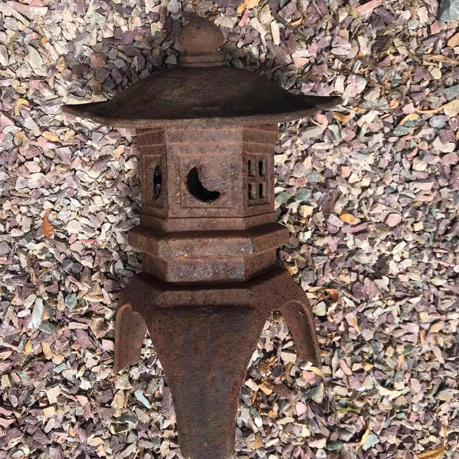 Japanese Fine Antique Diminutive Tea Garden Lantern, Rare Size In Good Condition In South Burlington, VT