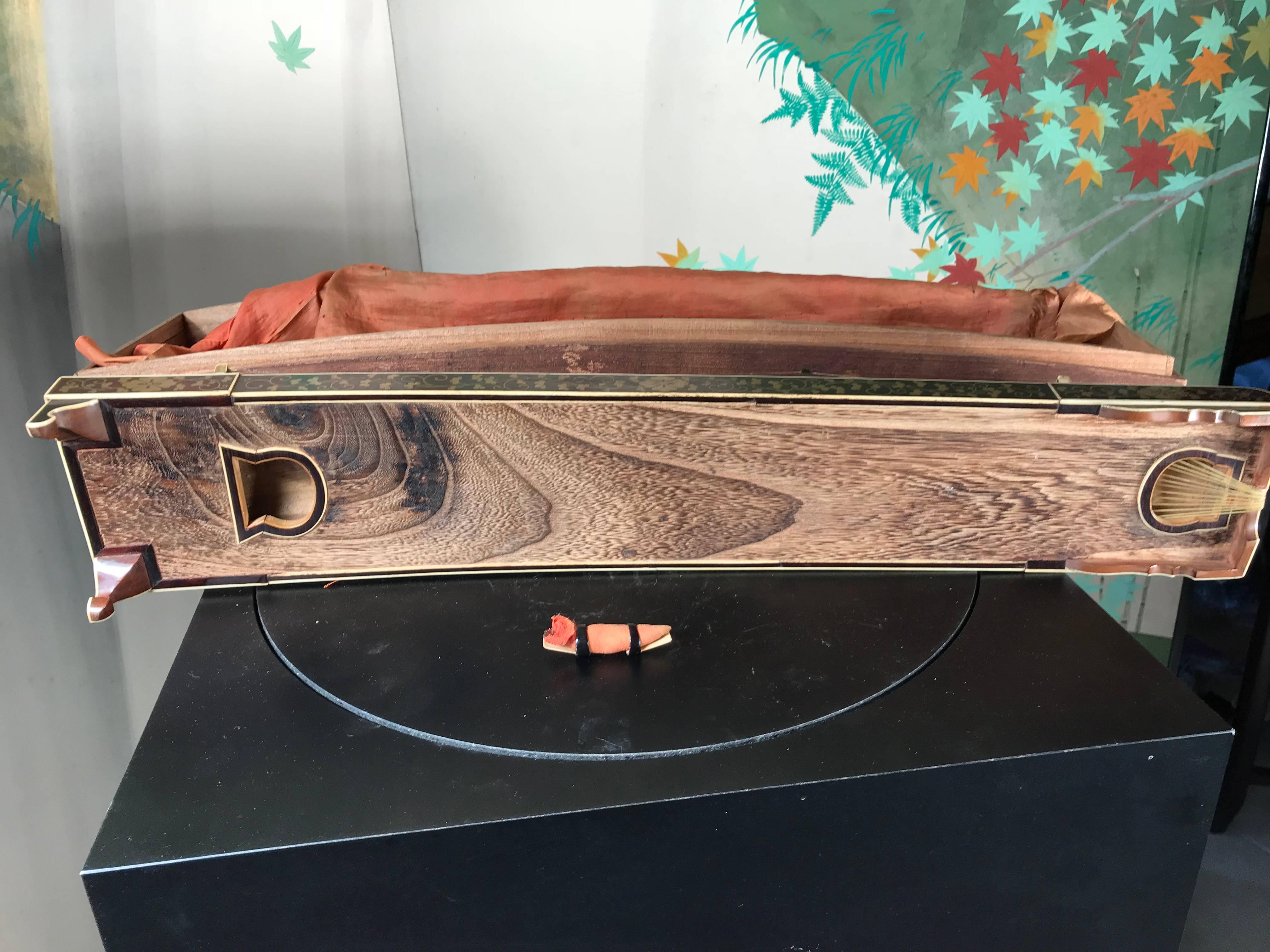 Lute de violon japonaise Koto laquée ancienne, taille rare, Meiji, 19ème siècle 8