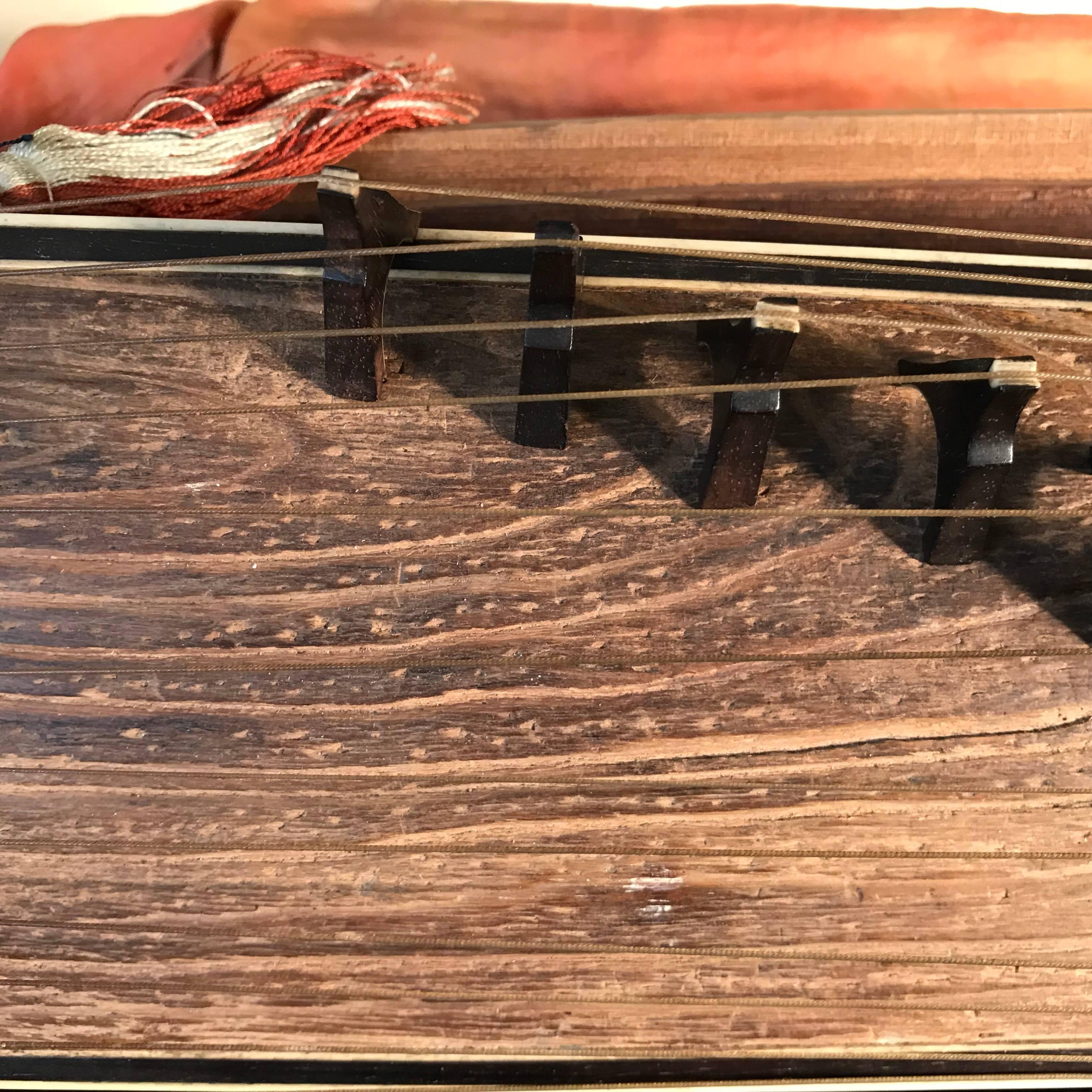 Japanese Fine Antique Lacquered Koto Lute, Rare Violin Size, Meiji, 19th Century In Good Condition In South Burlington, VT