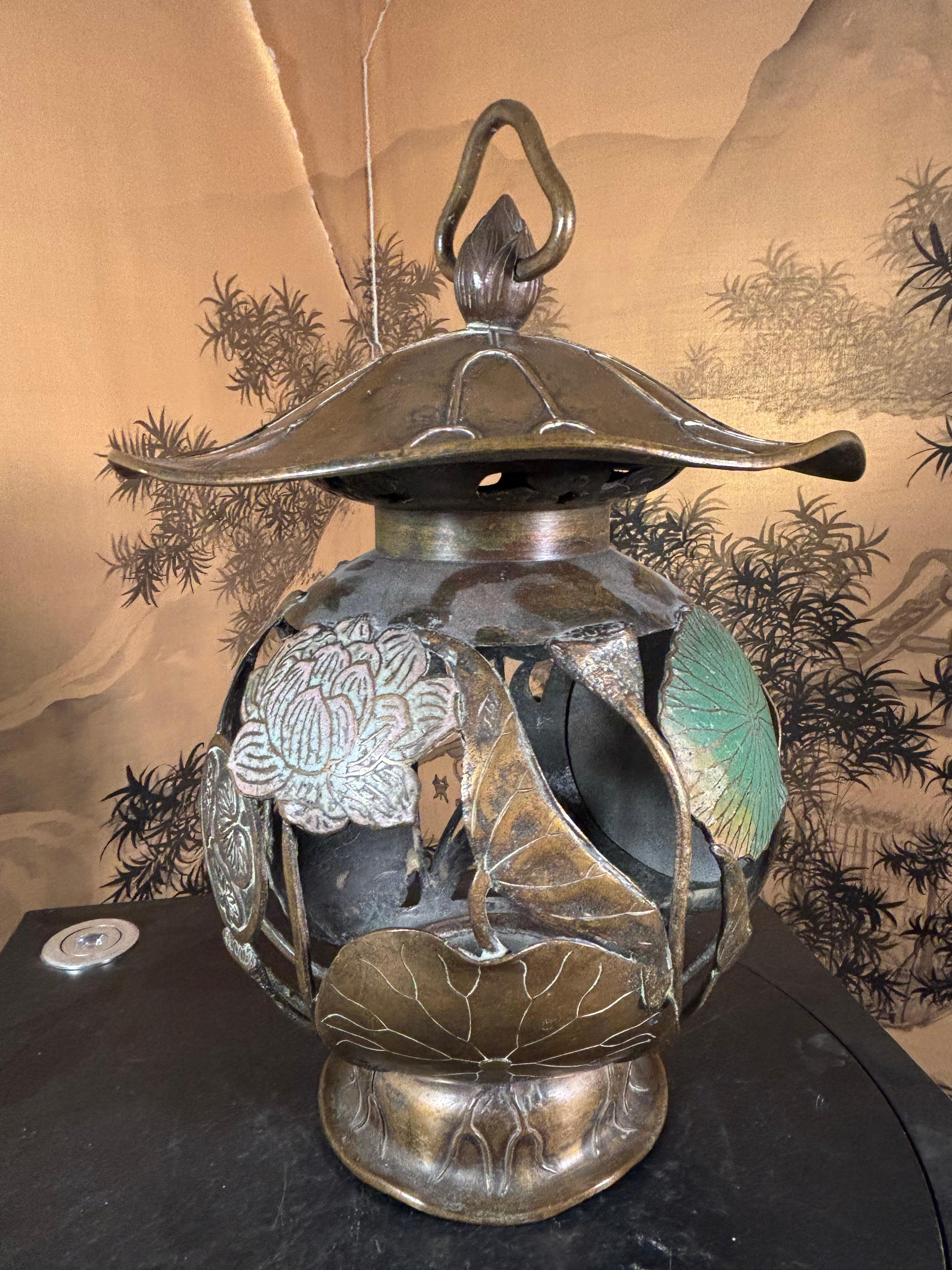 Japanese Fine Antique Lotus Leaf Bronze Lantern Extraordinary 19thc. Shogun Art For Sale 4