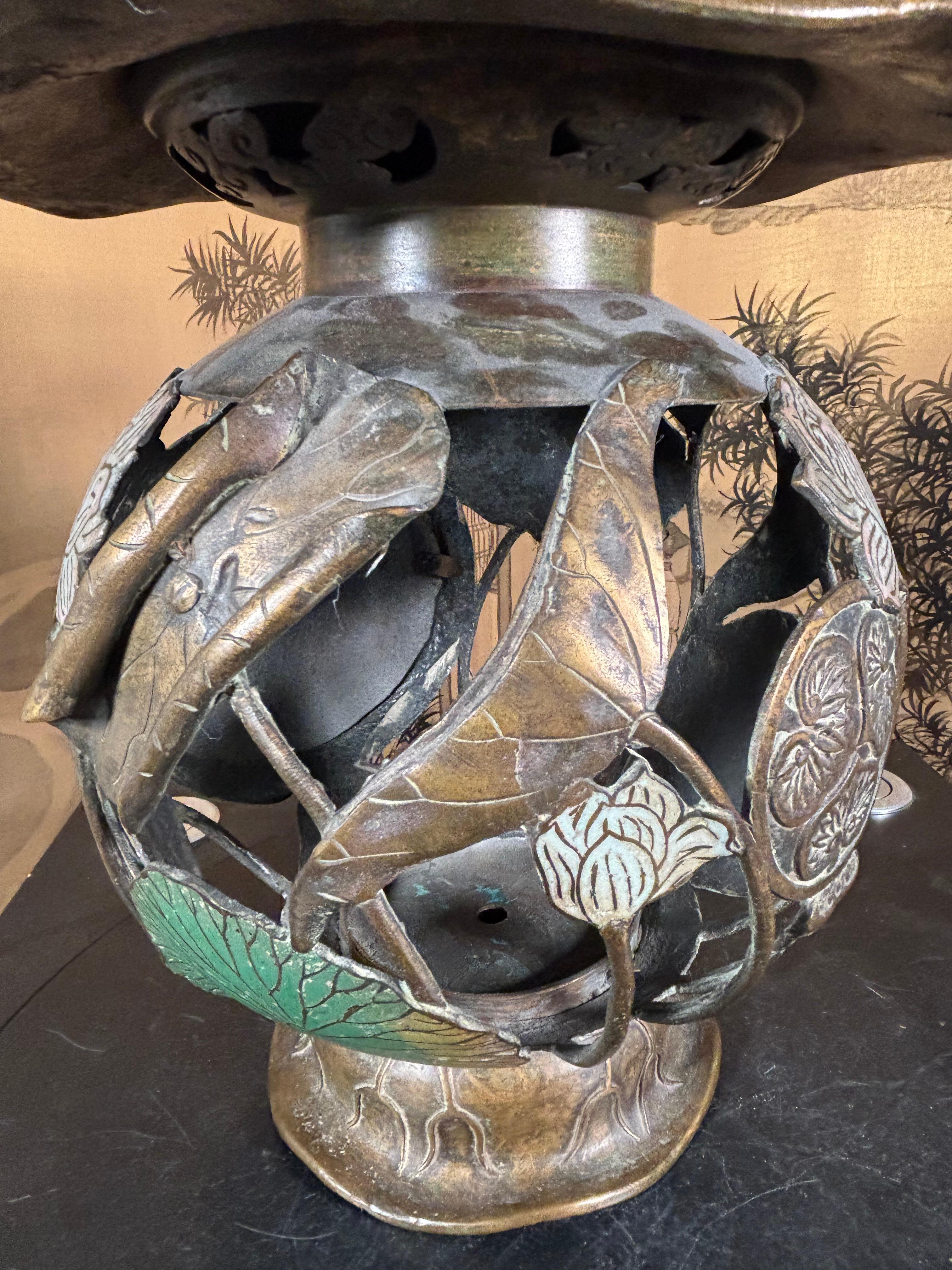 Japanese Fine Antique Lotus Leaf Bronze Lantern Extraordinary 19thc. Shogun Art For Sale 5