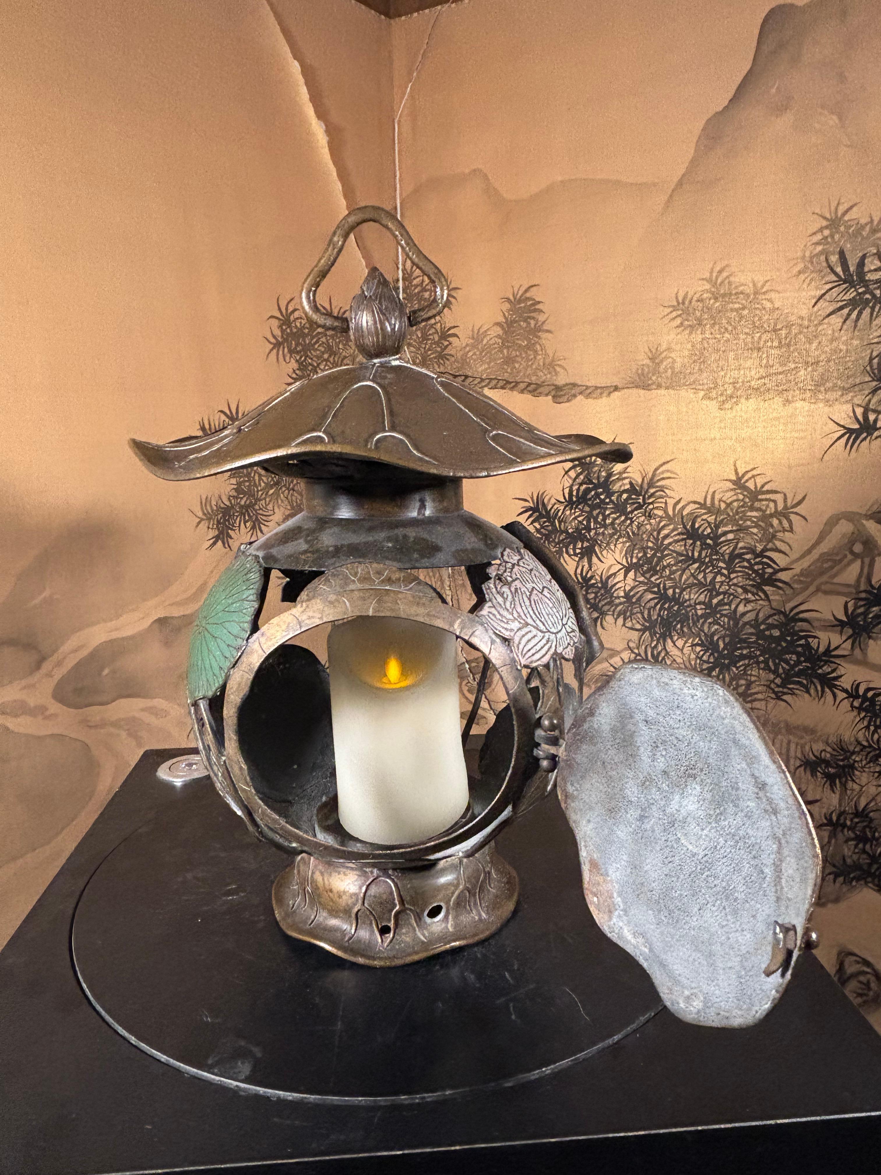 Japanese Fine Antique Lotus Leaf Bronze Lantern Extraordinary 19thc. Shogun Art For Sale 8