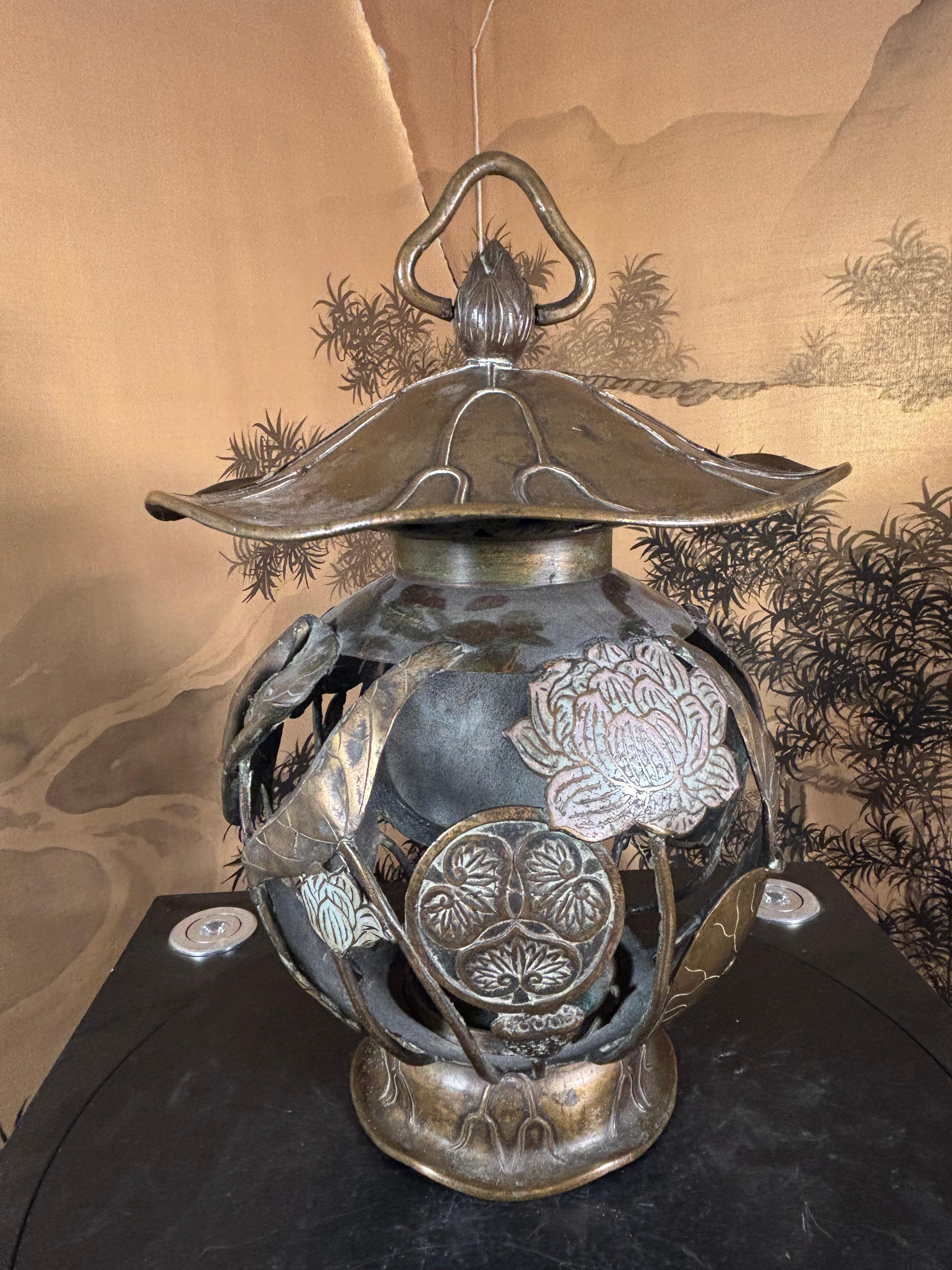 Japanese Fine Antique Lotus Leaf Bronze Lantern Extraordinary 19thc. Shogun Art For Sale 1
