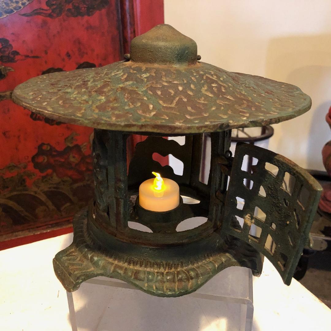 Japanese Fine Birds, Bonsei & Flowers Garden Lantern In Good Condition In South Burlington, VT