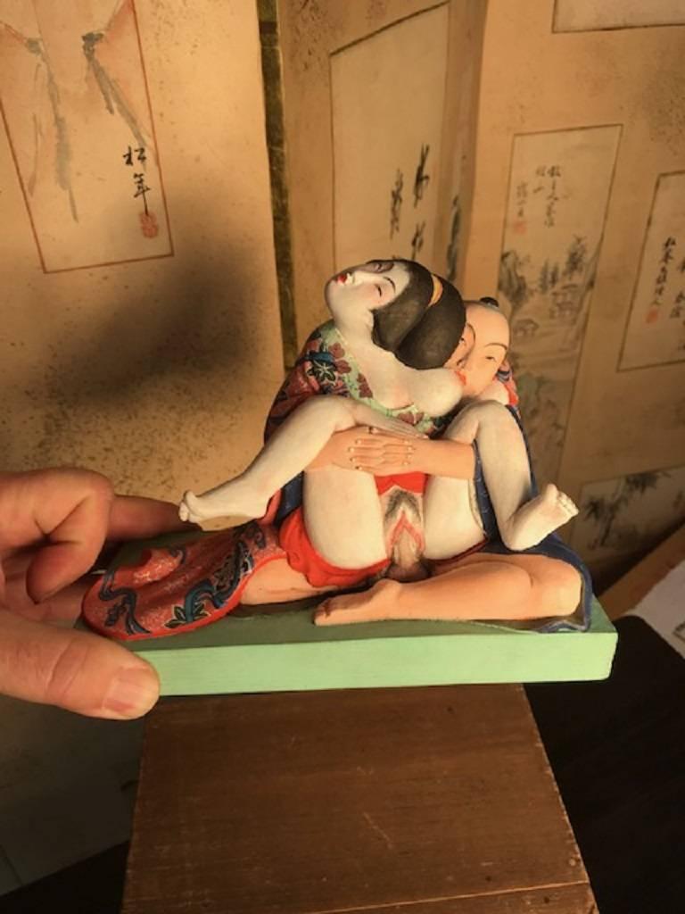 Sculpture folklorique érotique japonaise Shunga:: sculptée à la main:: signée et emballée 7