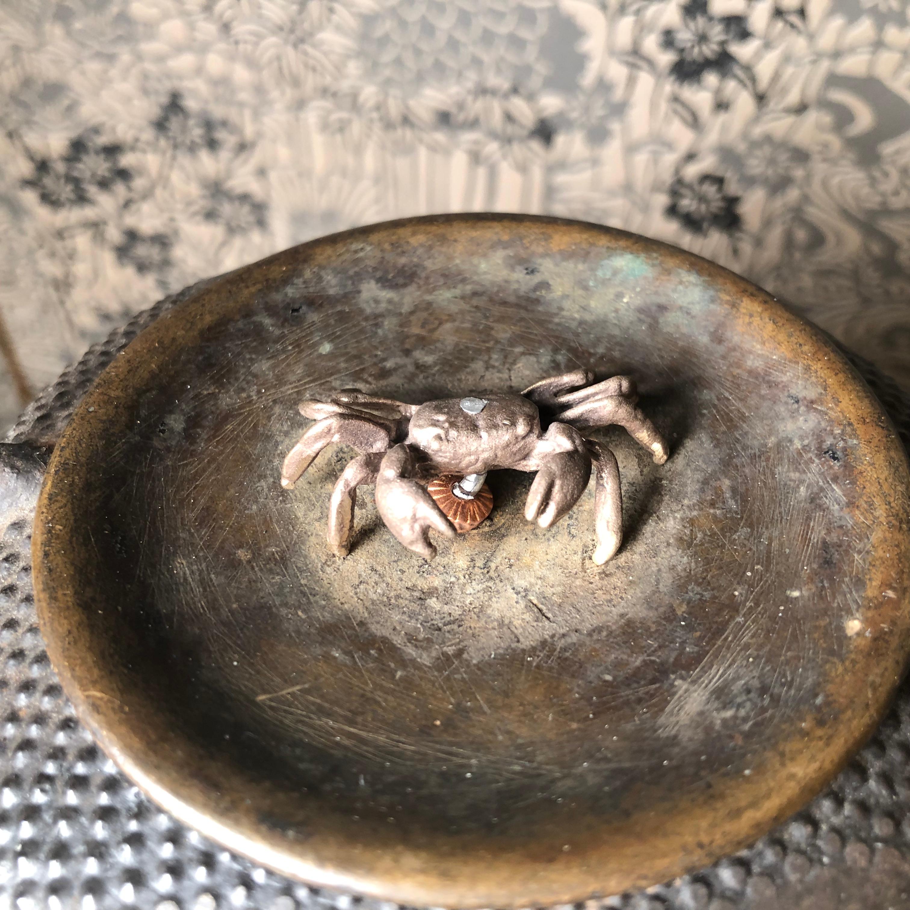 Mid-20th Century Japanese Fine Hand Cast Crab and Shells Theme Tea Pot Tetsubin, Signed 1930s