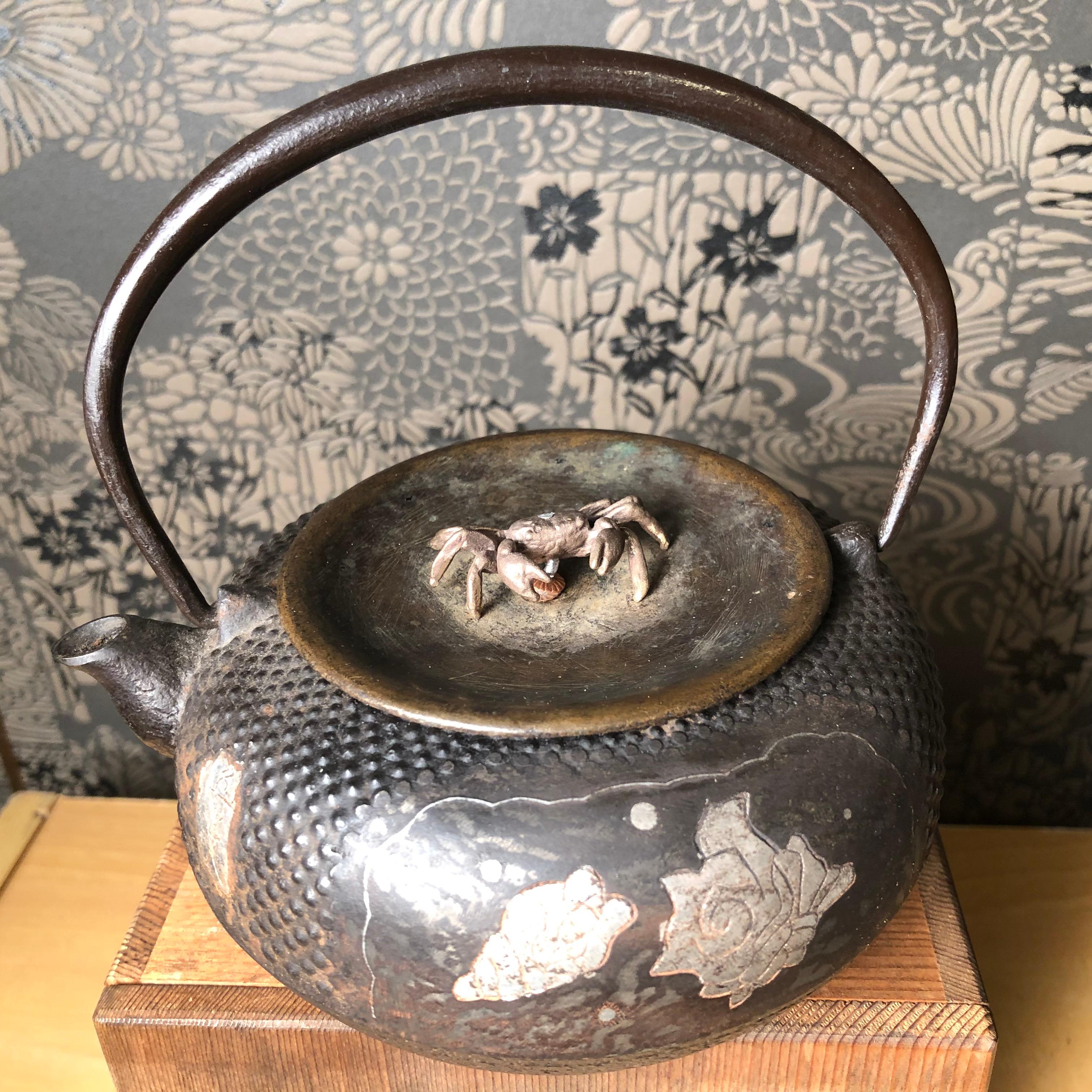 Japanese Fine Hand Cast Crab and Shells Theme Tea Pot Tetsubin, Signed 1930s 1