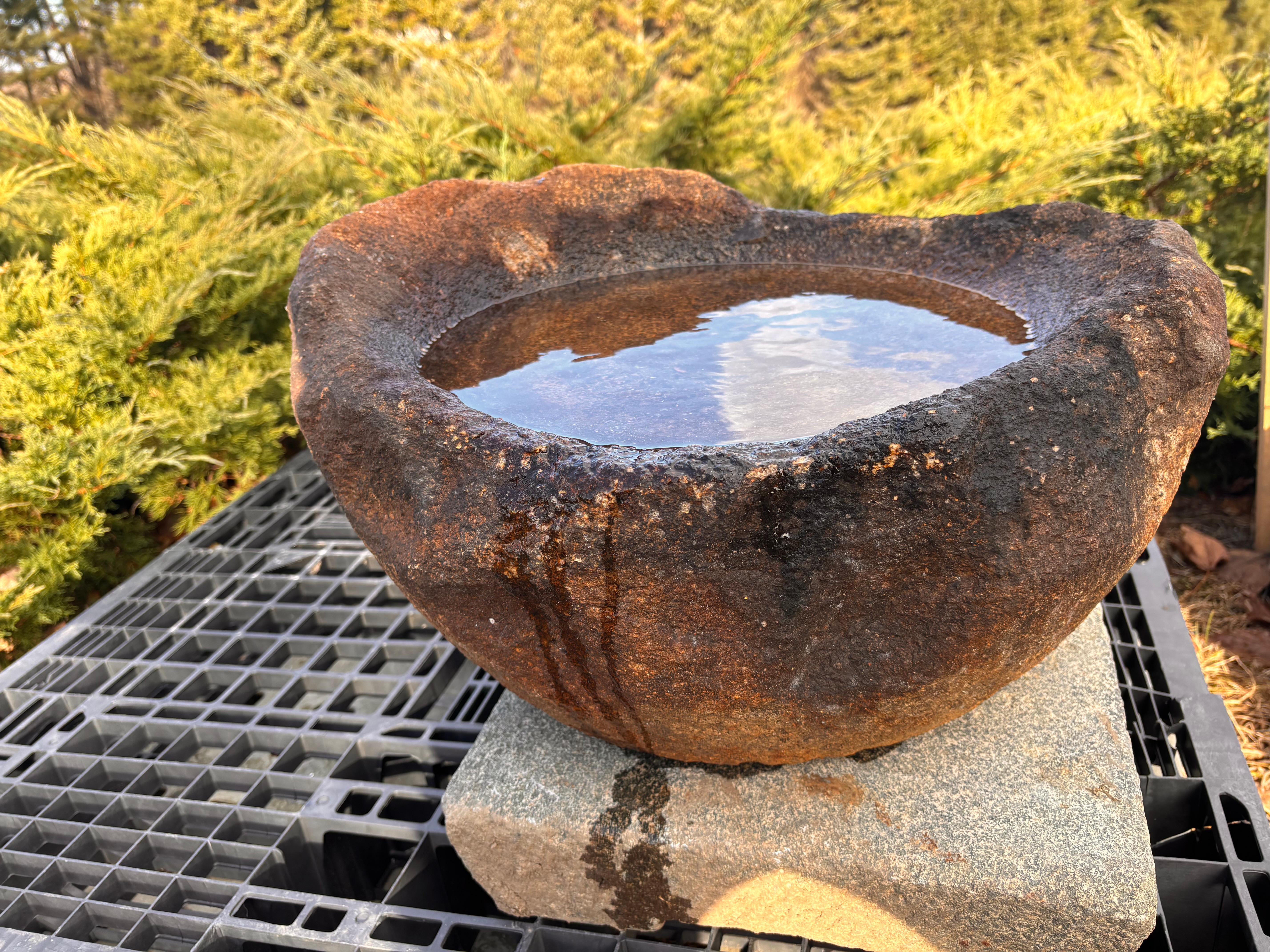 Jardinera y pila de agua japonesa de gran tamaño en piedra natural roja antigua Granito en venta