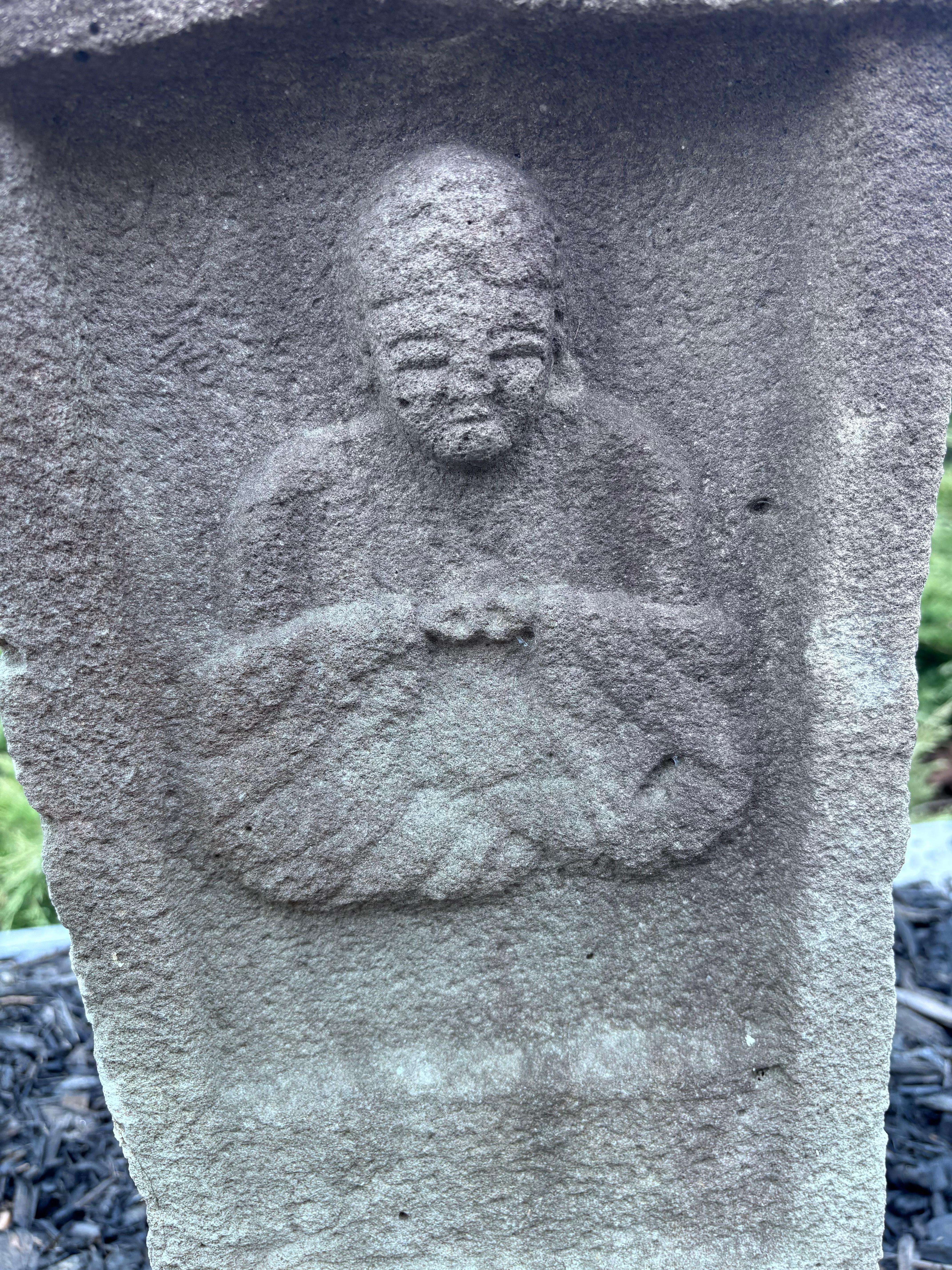 Japonais Bouddha de sanctuaire japonais en pierre ancienne, 23 pouces en vente
