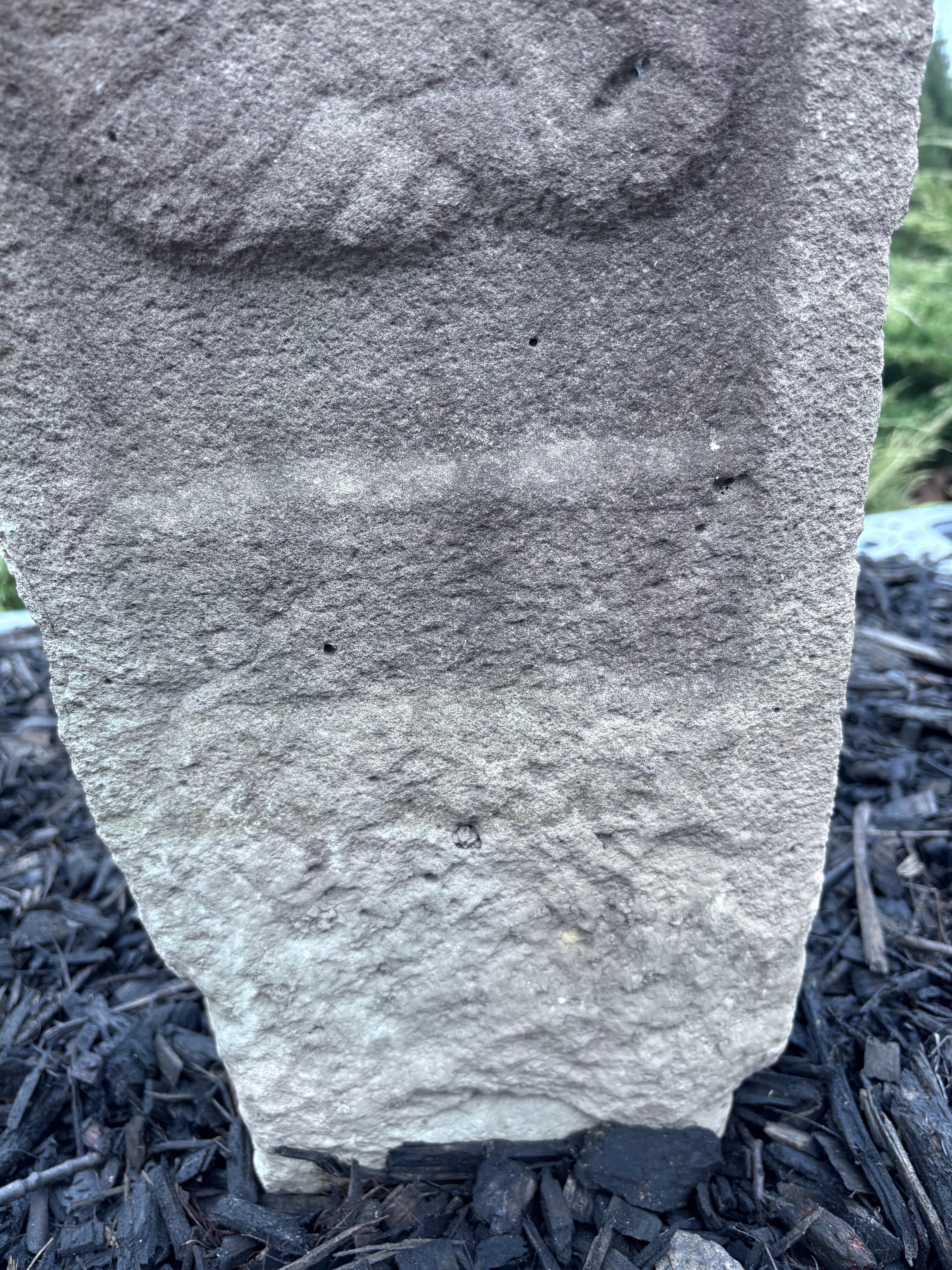 Sculpté à la main Bouddha de sanctuaire japonais en pierre ancienne, 23 pouces en vente