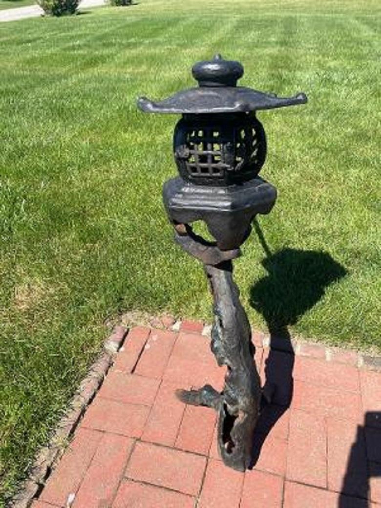 Japanese Fine Massive Old Garden Tree Lantern In Good Condition In South Burlington, VT