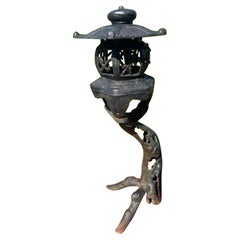 Lanterne de jardin japonaise de grande taille ancienne en forme d'arbre de jardin