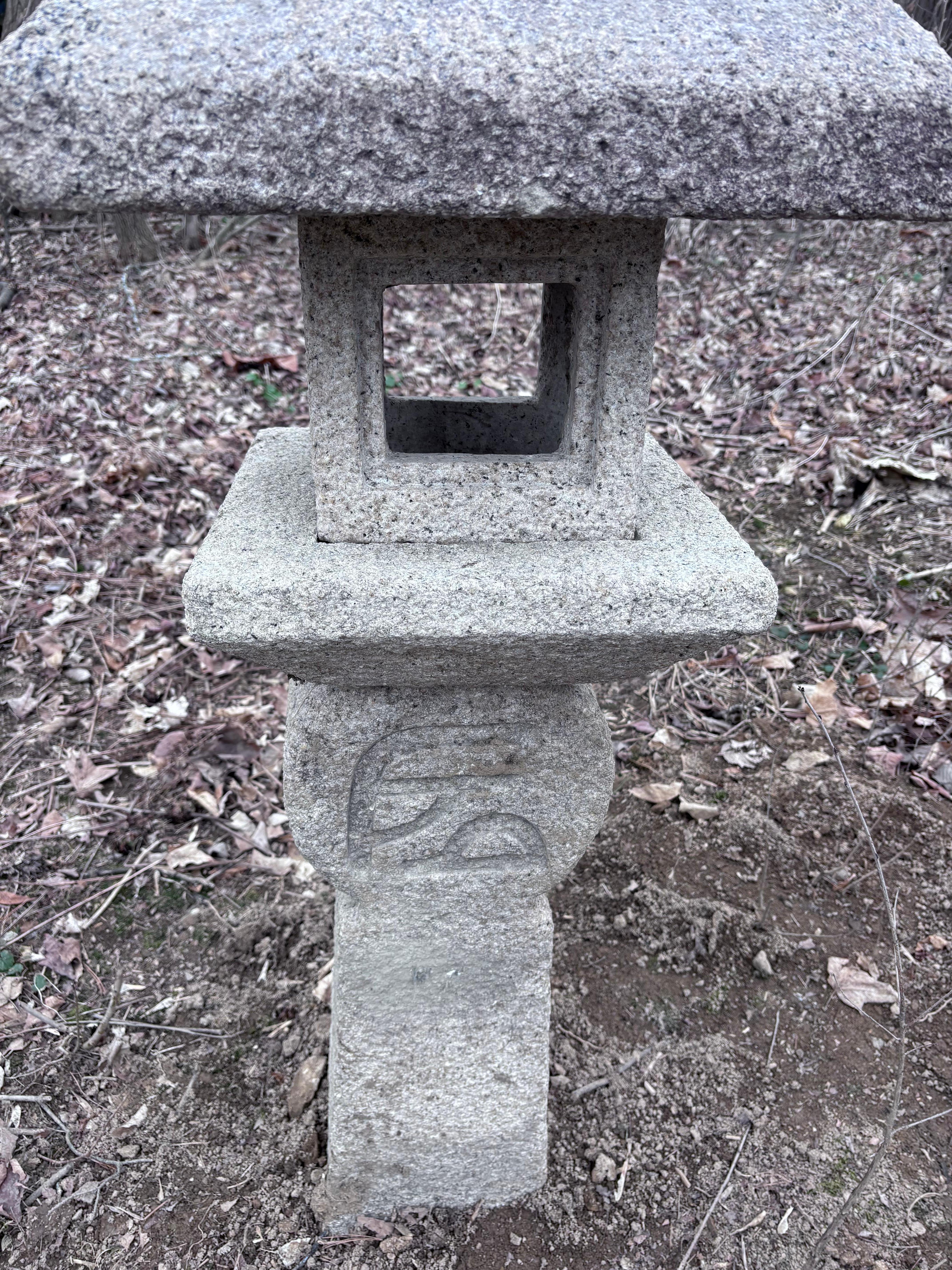 Japanese Fine Old  Garden Lantern , Tea Master Hand Carved im Angebot 5