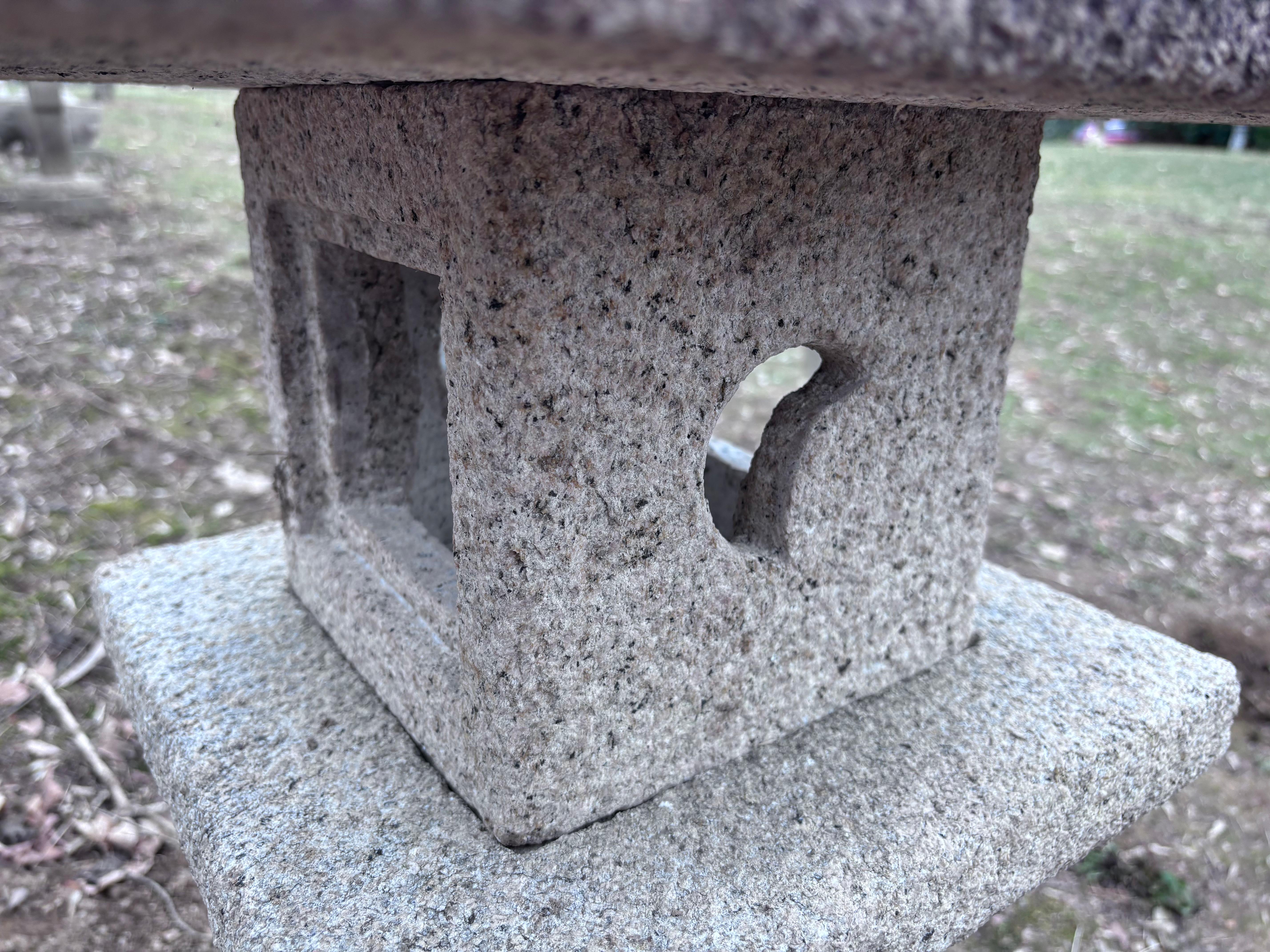 Japanese Fine Old  Garden Lantern , Tea Master Hand Carved im Zustand „Gut“ im Angebot in South Burlington, VT