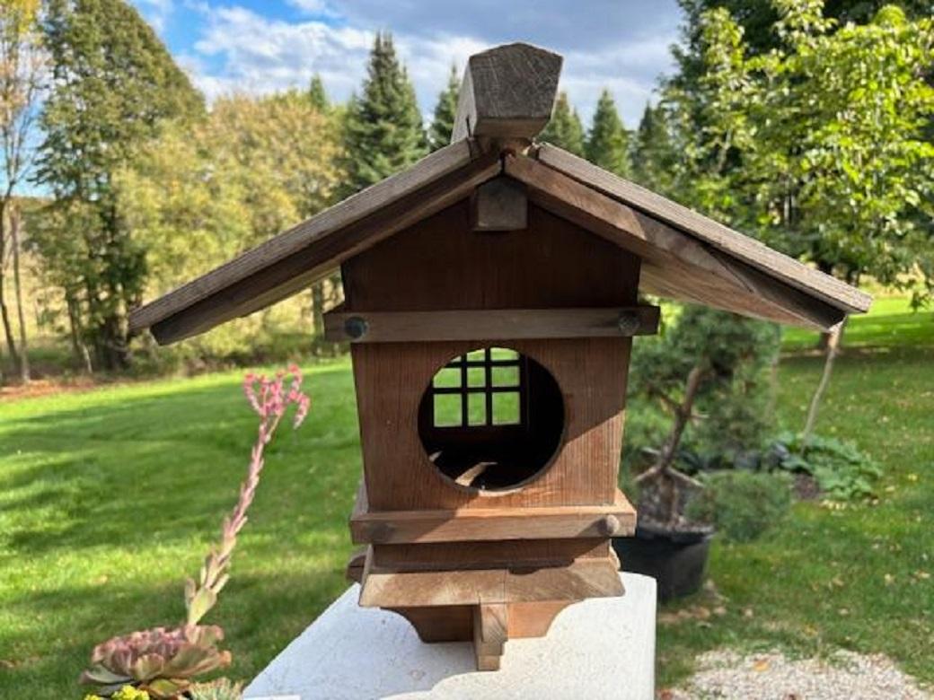 Maison de montagne japonaise en cèdre finement sculpté à la main  Lanterne Minka Bon état - En vente à South Burlington, VT
