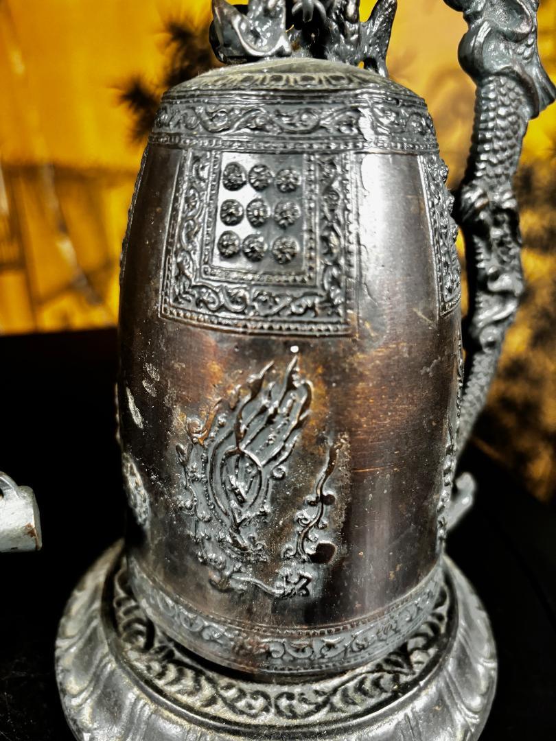Moulage Paire de cloches de dragon plus anciennes japonaises résonnent de beaux sons sereins en vente