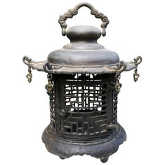 Lanterne japonaise en bronze coulé à la main, signée "Ryobundo", 19e siècle