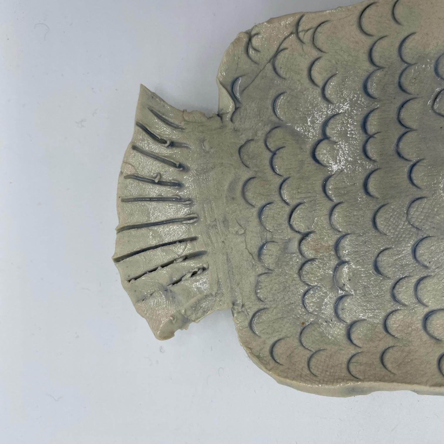 Japanese Fish Plate Hand Made Blue 1990s In Good Condition For Sale In Paris, FR