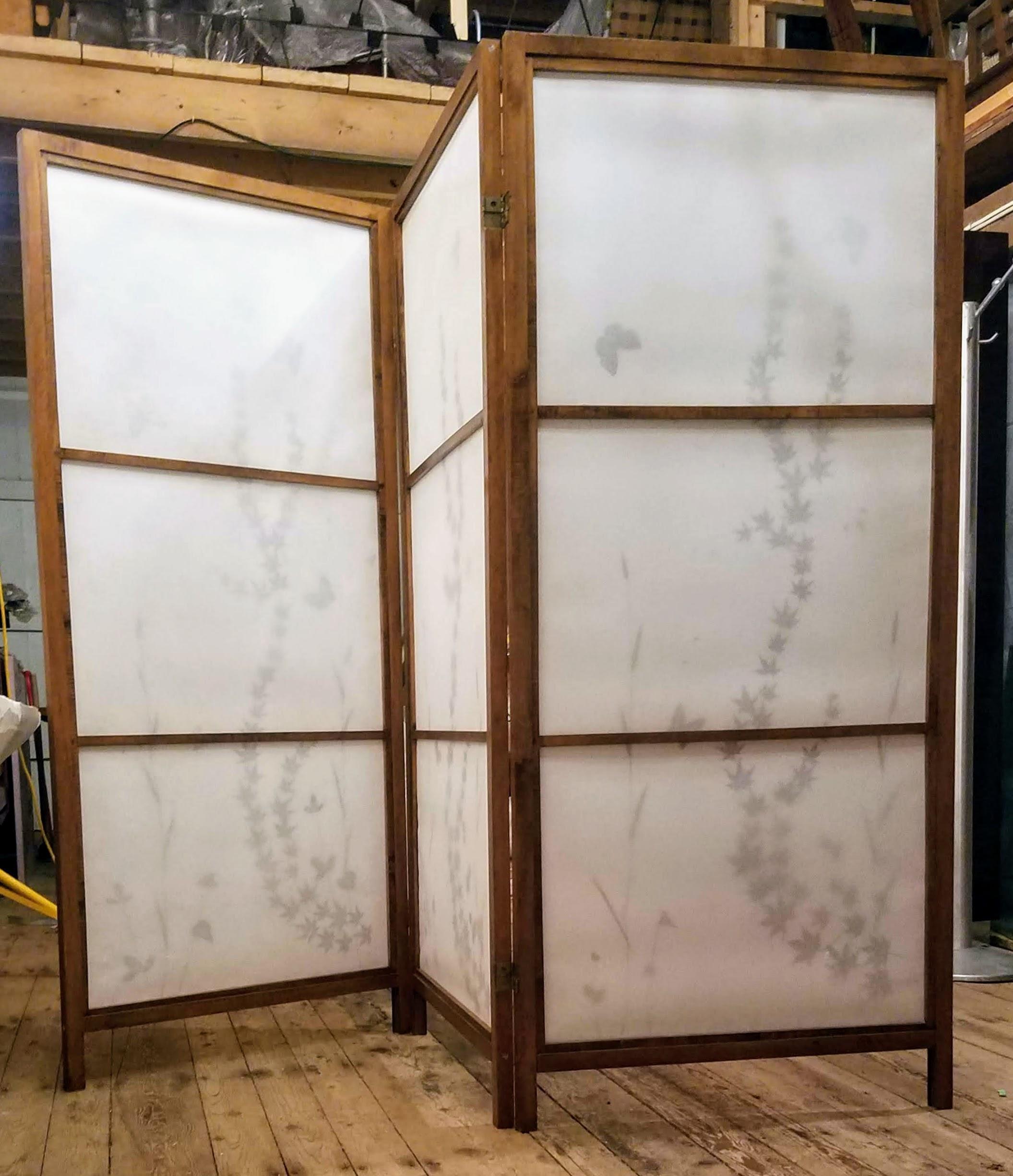 Unusual folding floor Shoji screen beautifully crafted with an elmwood frame in Japan in the 1950s-1960s. 

The inset panels are vintage Washi Shoji paper with maple leafs, butterflies and sea grass captured between two sheets of rice paper for each