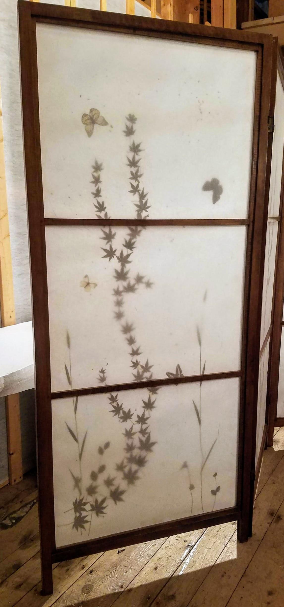 Fatto a mano Paravento giapponese da pavimento in carta Shoji Elementi naturali Telaio in legno di olmo, 1950-1960 in vendita