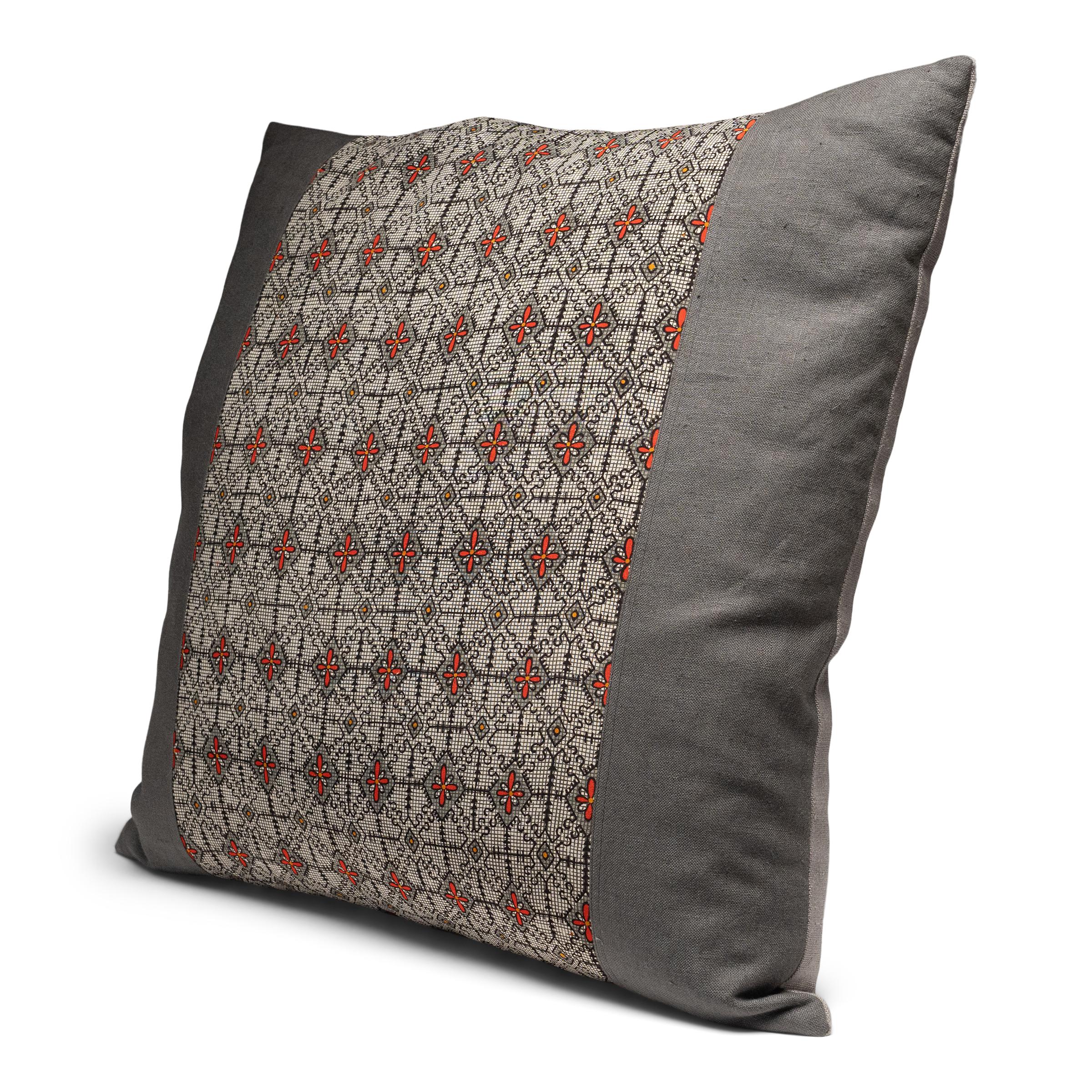 Meiji Taie d'oreiller à fleurs japonaises en forme de diamant en vente