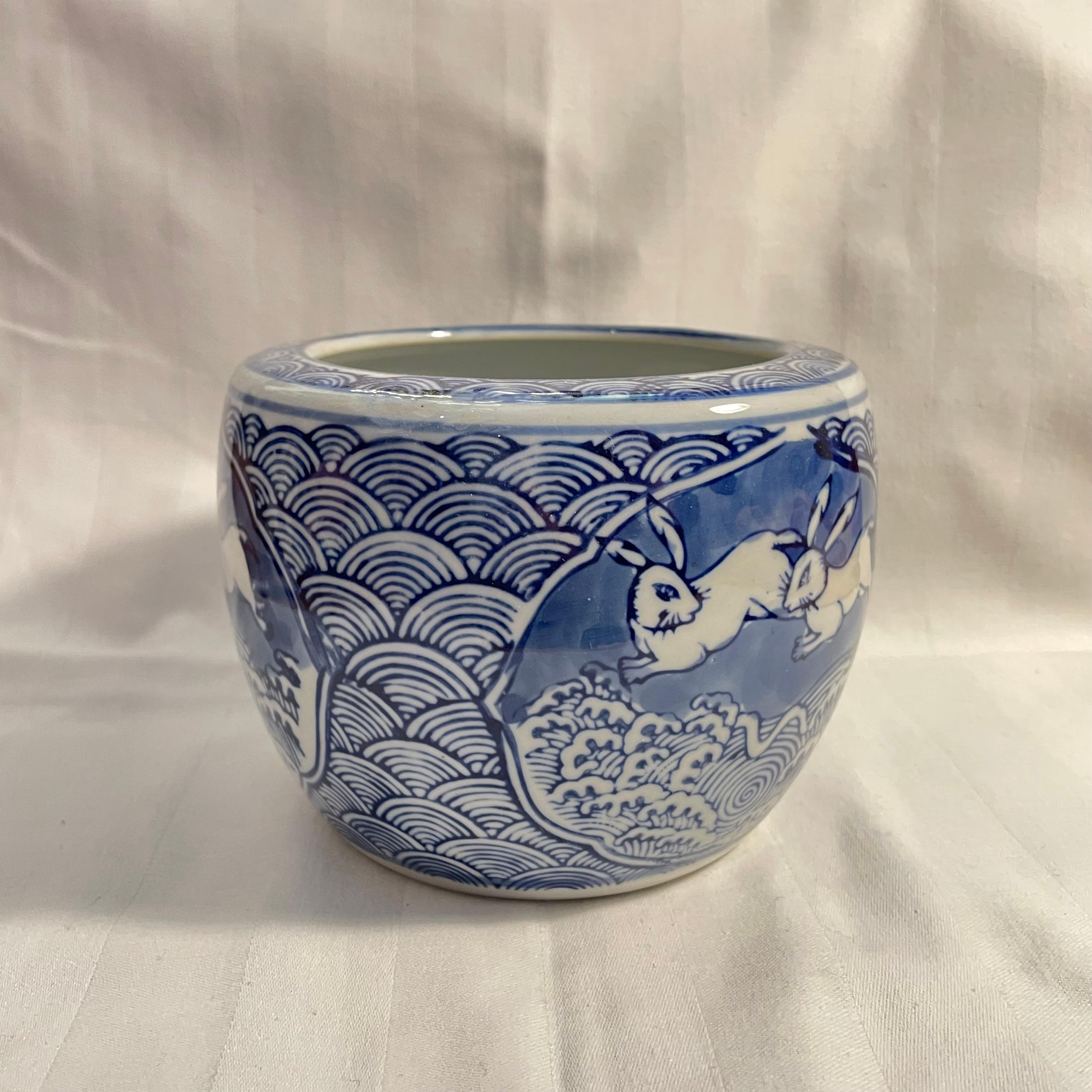 Japanese Flower Pot Porcelaine ChojuGiga design 1990s Showa In Good Condition For Sale In Paris, FR