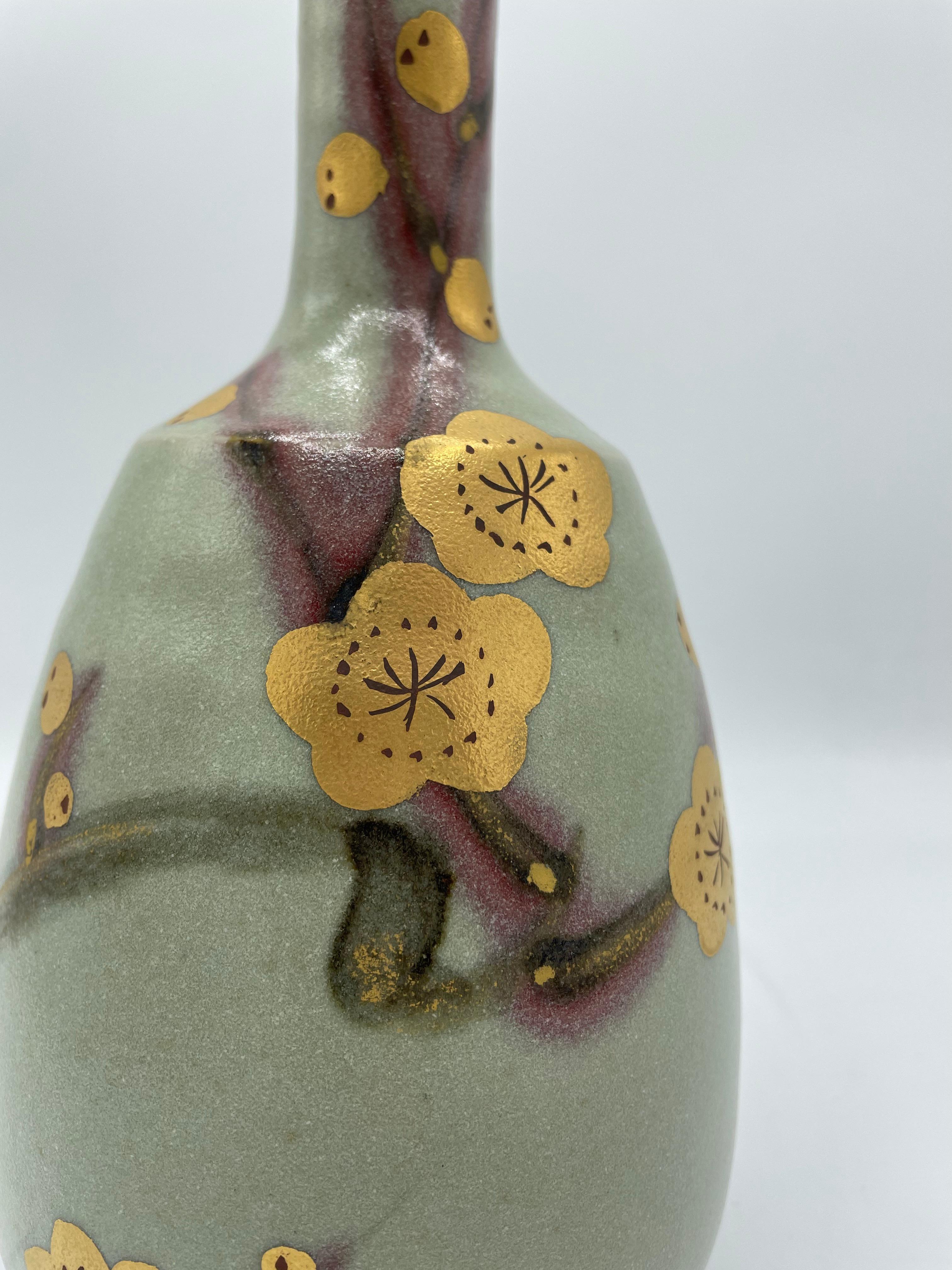 Japanese Flower Vase Plum 1970s  with Wooden Box In Good Condition For Sale In Paris, FR