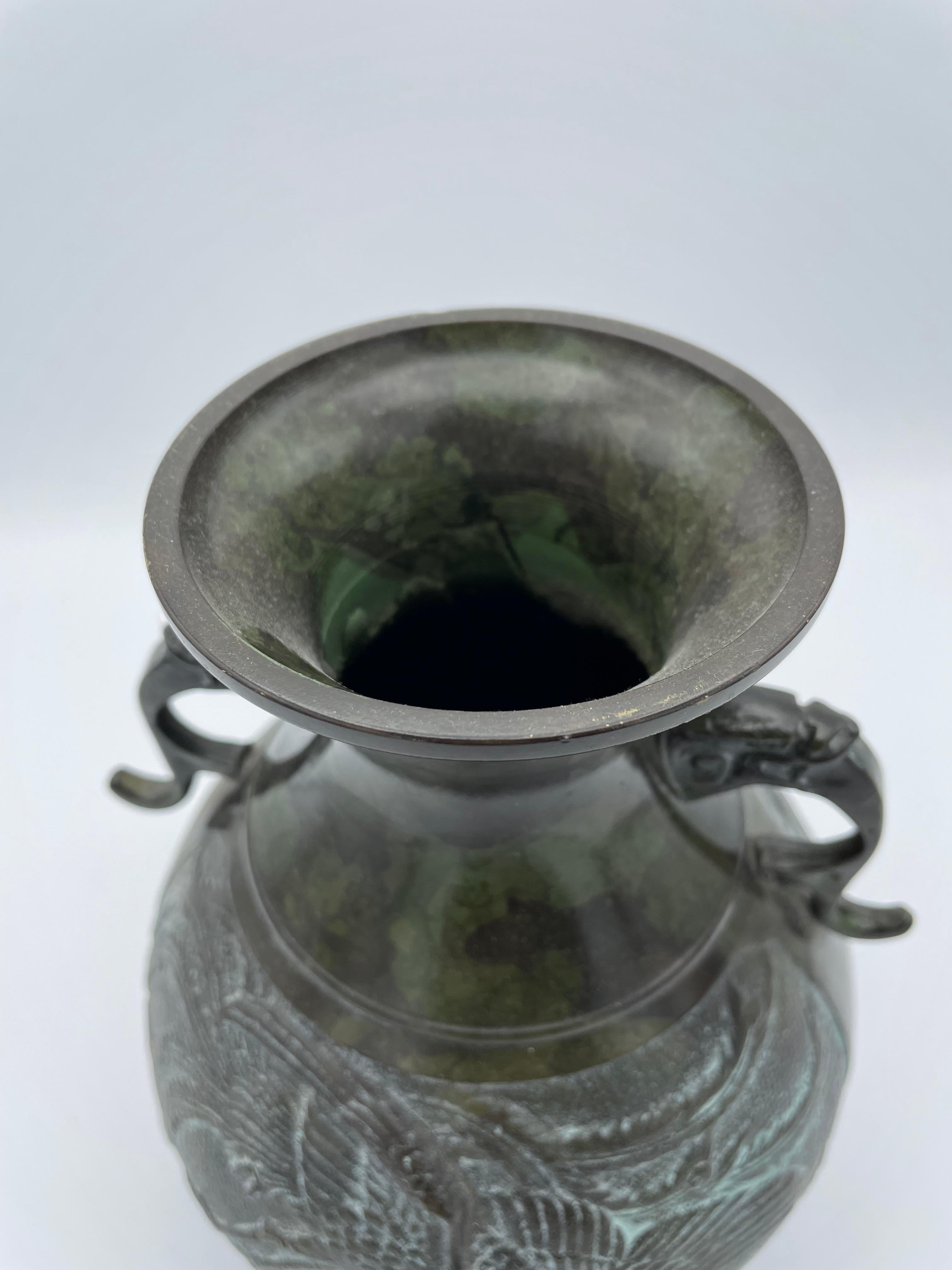 Florero japonés Takaoka Seido Bronce, años 30 principios del siglo XX en venta