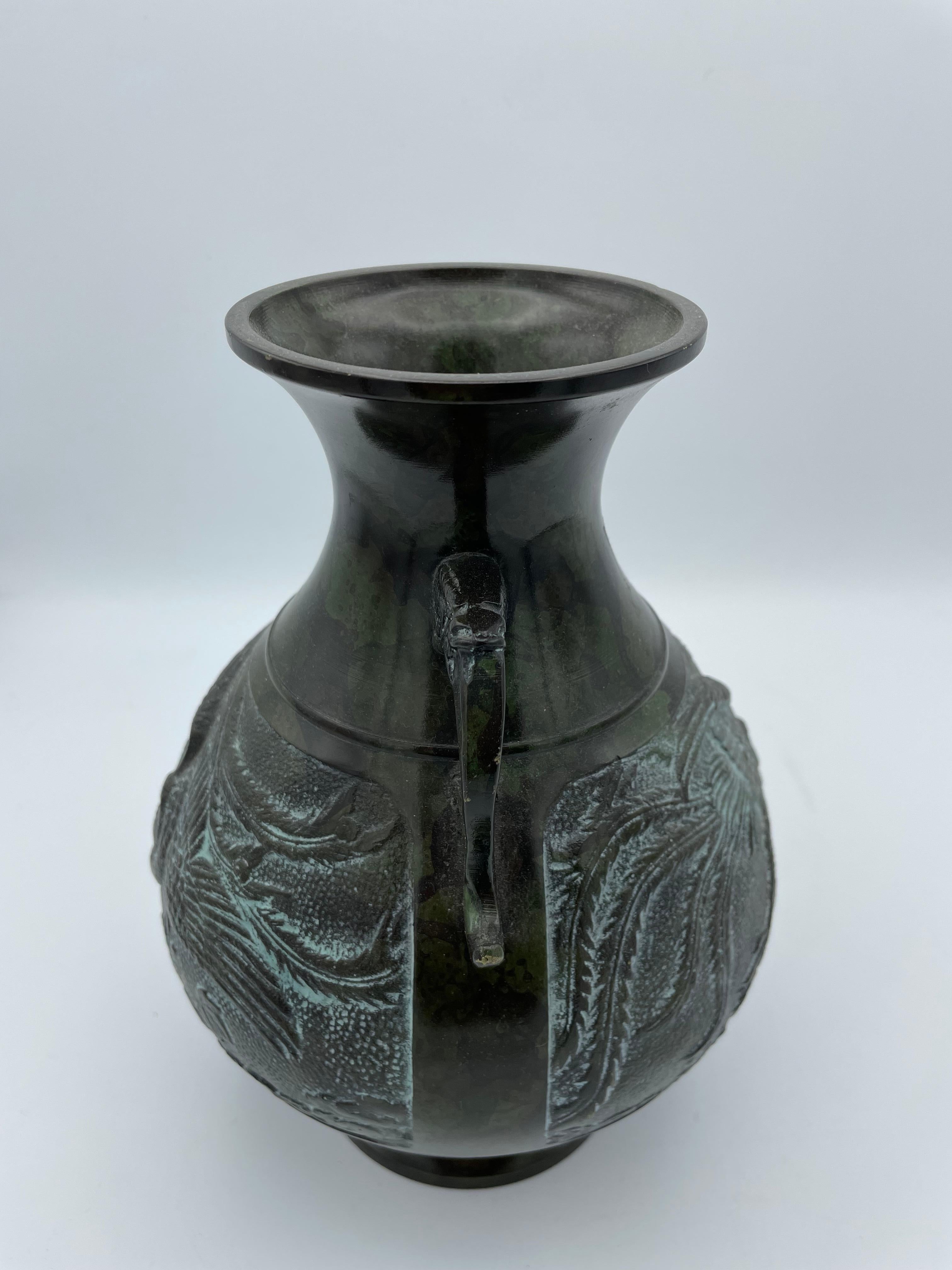 Vase à fleurs japonais Takaoka Seido en bronze, années 1930 en vente 2