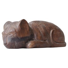 Scultura di gatto addormentato dell'arte popolare giapponese, anni 1900-1940 / Wabi-sabi primitivo