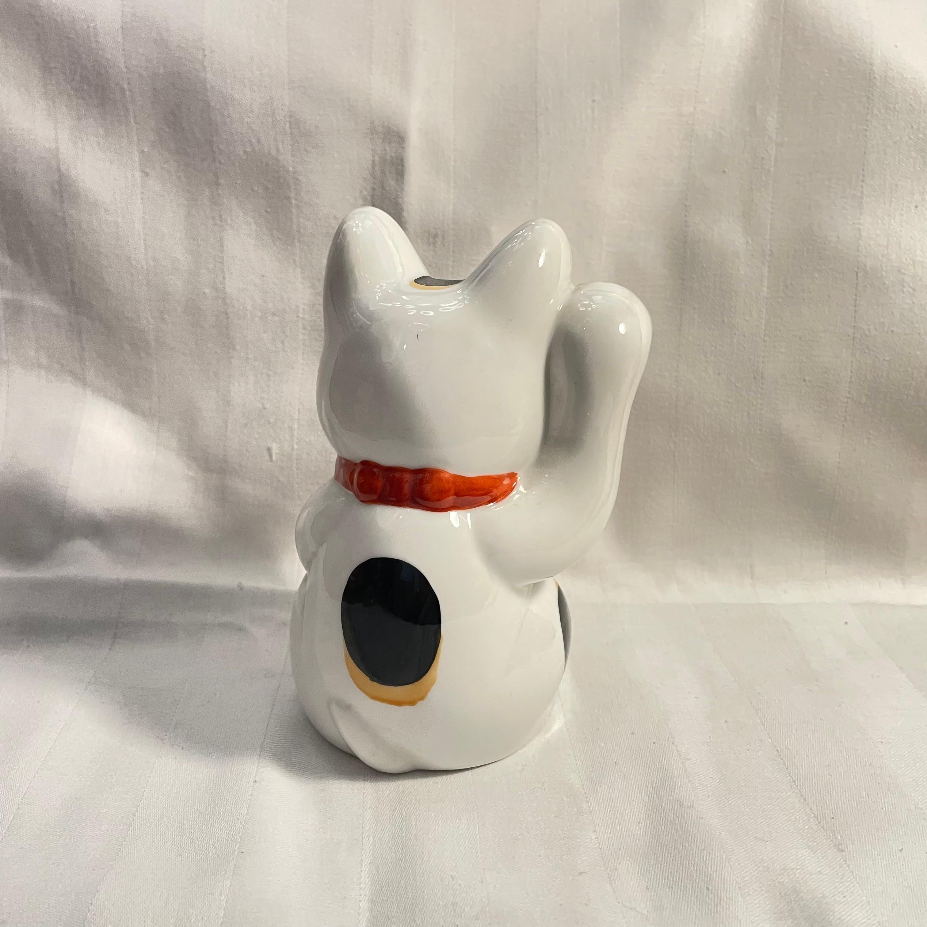 Japanisches Fortune Manekineko Glückliche Katze Objekt 1980er Showa (Handbemalt) im Angebot