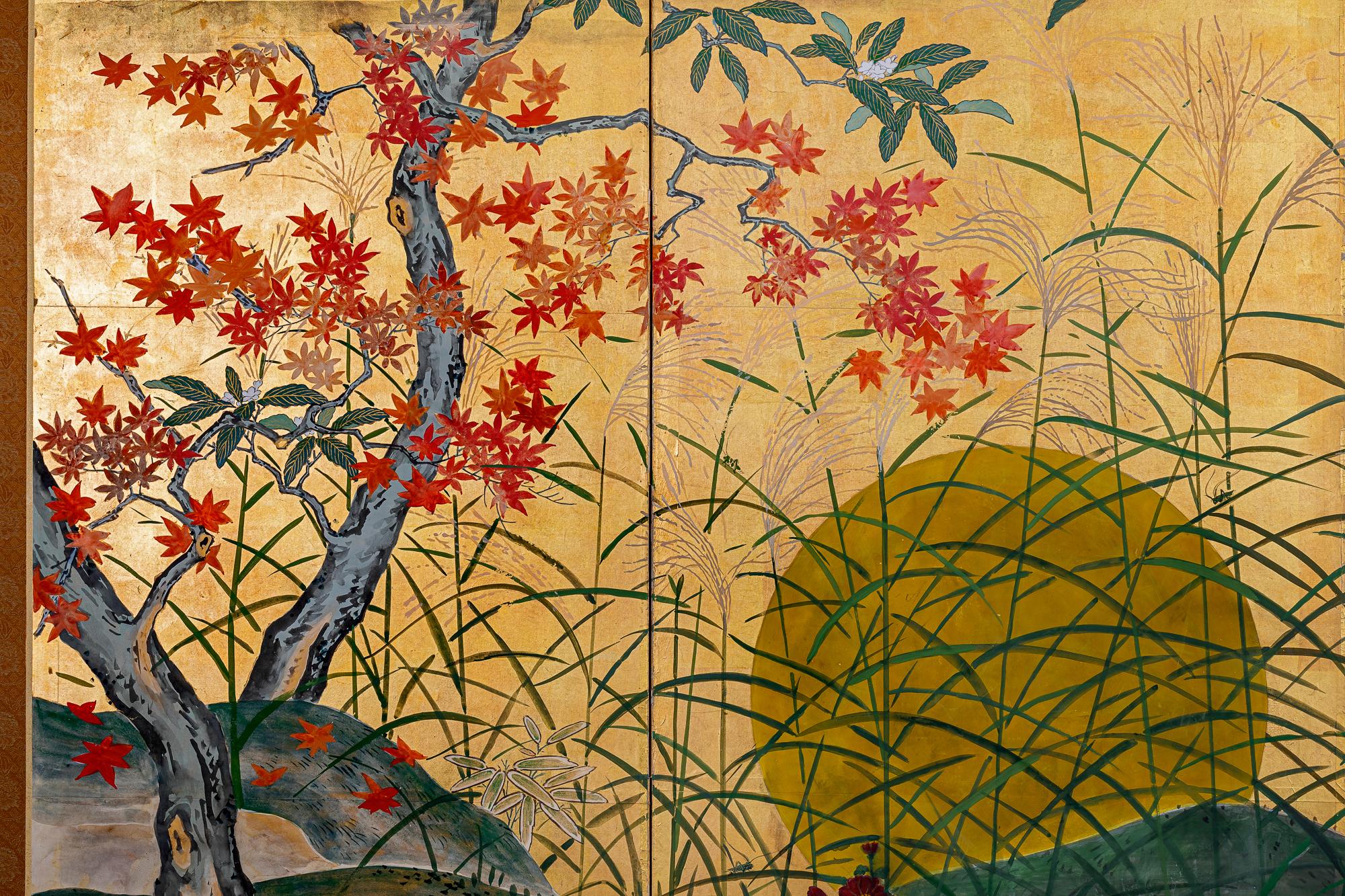 Japanischer Raumteiler mit vier Tafeln: Herbstblumen und Mond auf Gold im Zustand „Gut“ im Angebot in Hudson, NY
