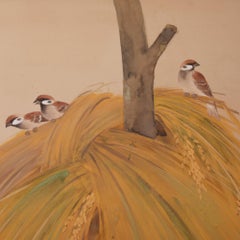 Japanischer Raumteiler mit vier Tafeln: Japanese Tree Sparrows on Stacks of Bailed Rice