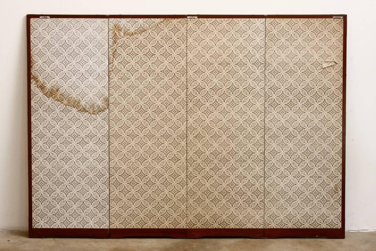 Paravent japonais Byobu en soie représentant des chrysanthèmes 5