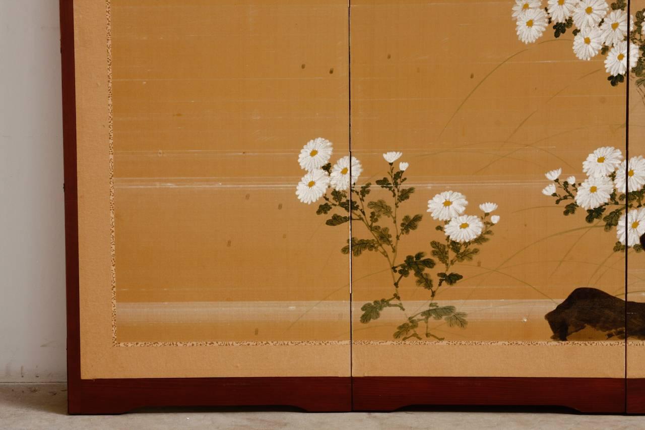 Paravent japonais Byobu en soie représentant des chrysanthèmes Bon état à Rio Vista, CA