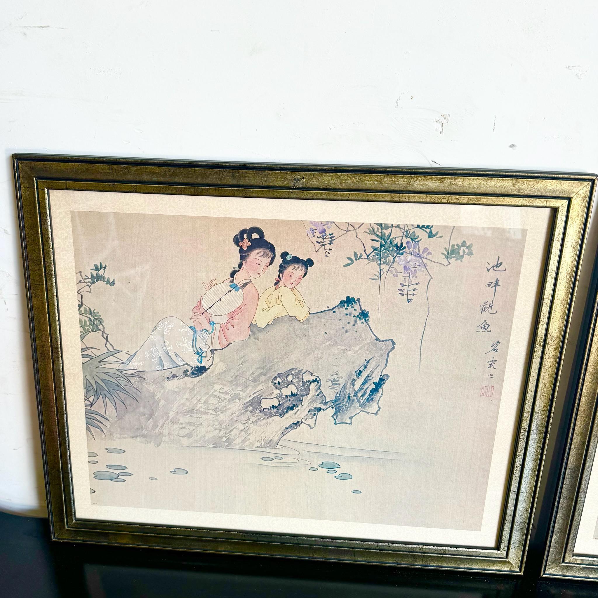 Japonais Aquarelles sur soie japonaises encadrées - une paire en vente