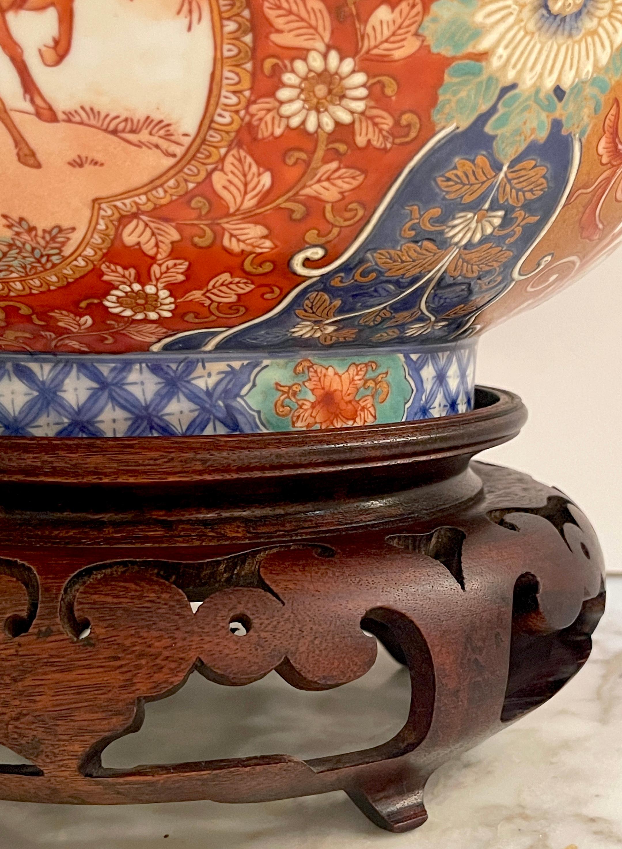 Hand-Painted Japanese Fukagawa 深川製磁  Imari Equestrian/ Horse Motif Center Bowl & Stand  For Sale