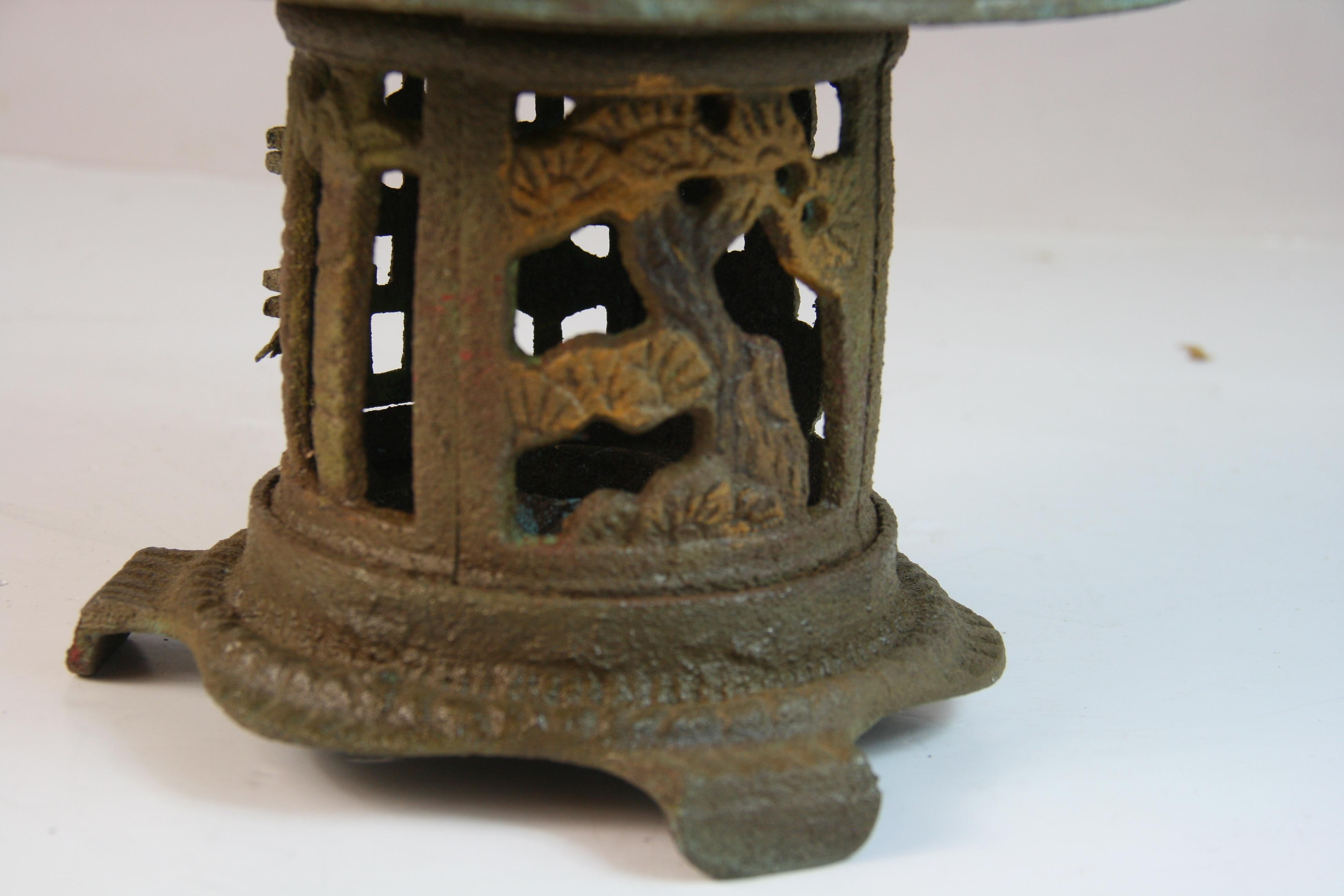 Japanese Garden Lantern In Good Condition In Douglas Manor, NY