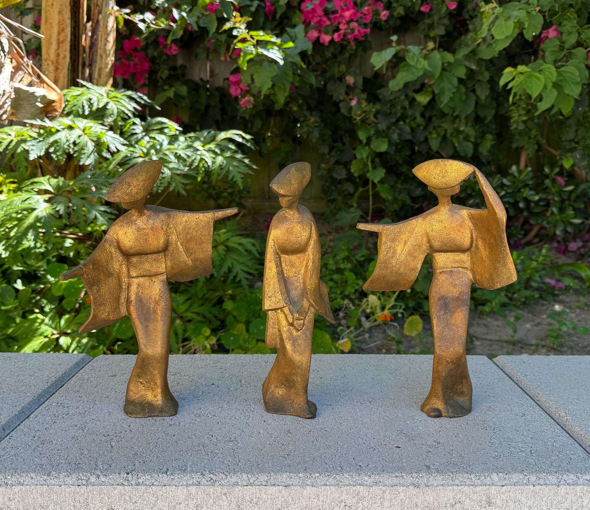 Bailarinas japonesas Geisha Awa Odori Esculturas de pan de oro y hierro, Japón, c.1960 en Bueno estado para la venta en San Juan Capistrano, CA