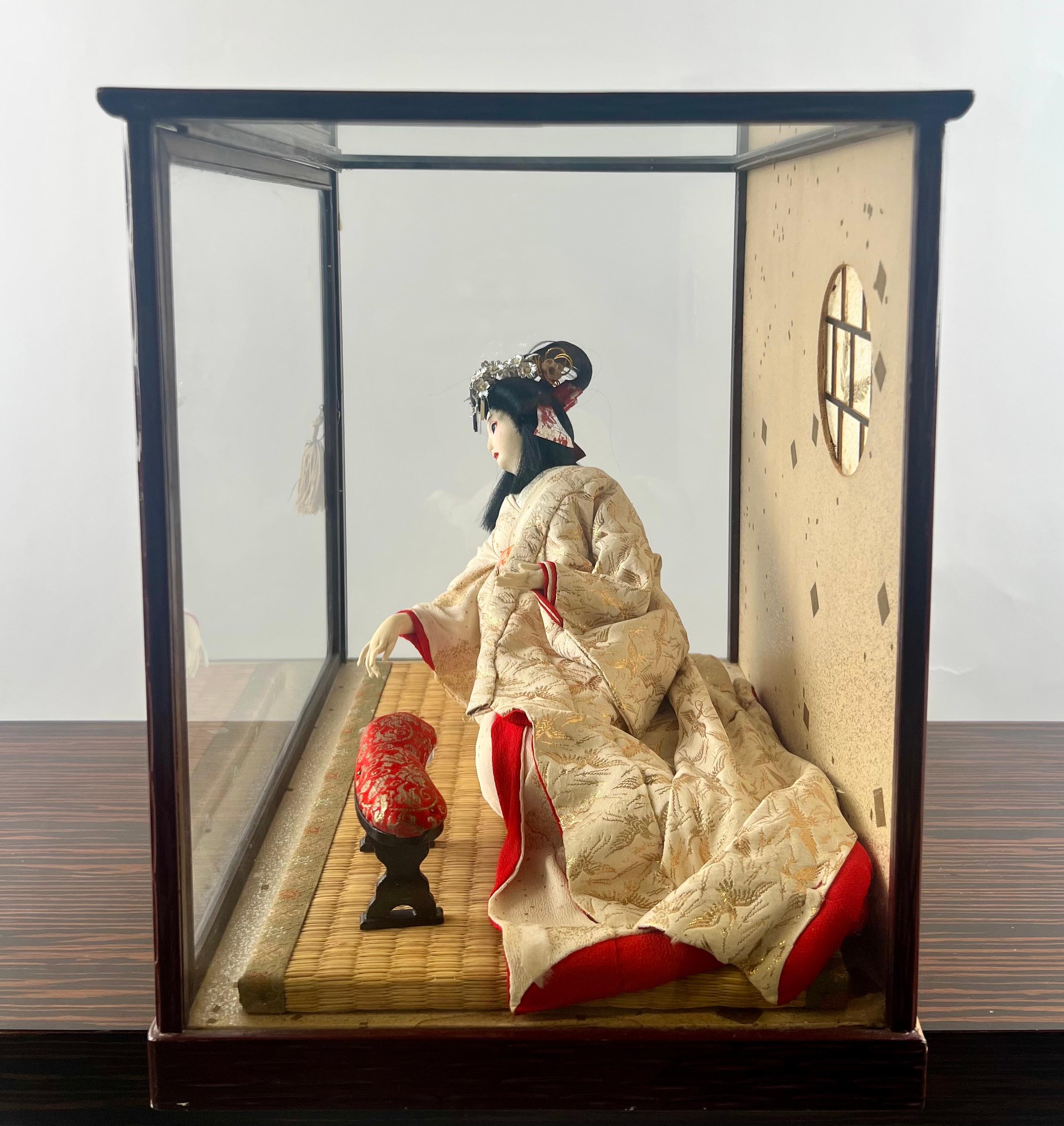 Bambola principessa geisha giapponese con custodia originale in vetro e Wood in vendita 3