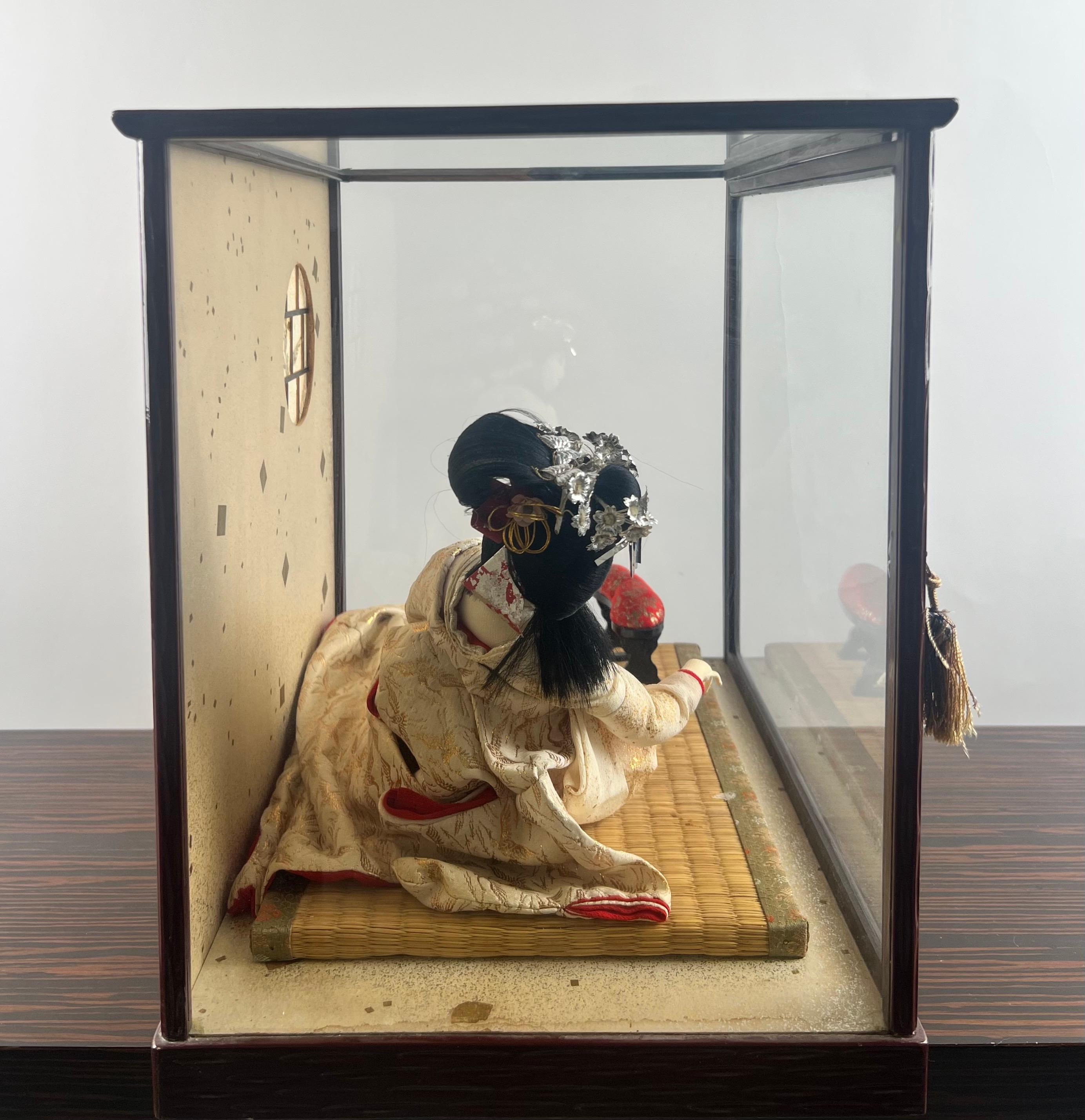 Bambola principessa geisha giapponese con custodia originale in vetro e Wood in vendita 4
