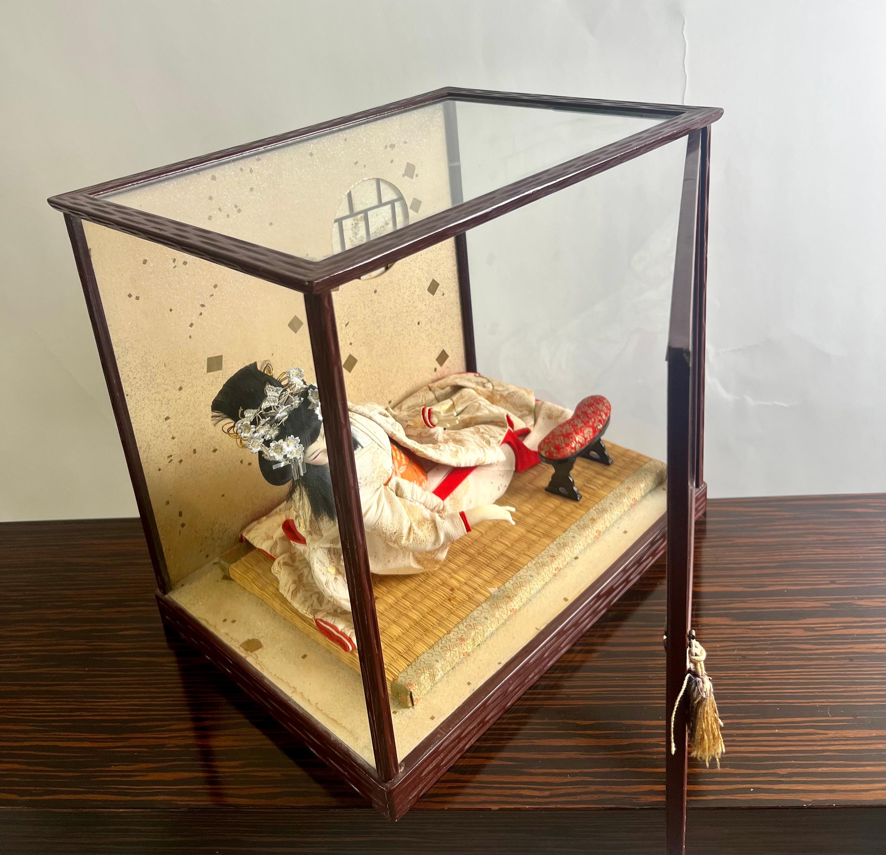 Bambola principessa geisha giapponese con custodia originale in vetro e Wood in vendita 5