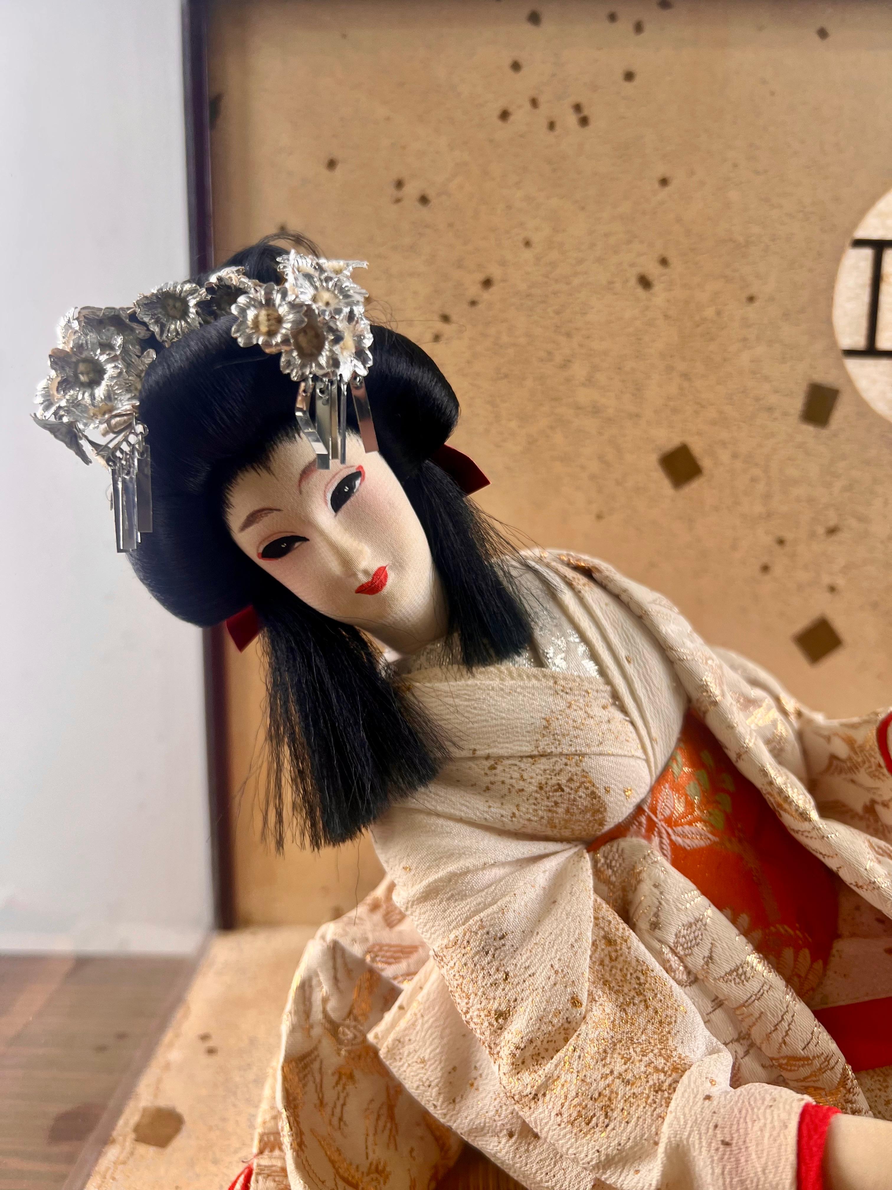 XX secolo Bambola principessa geisha giapponese con custodia originale in vetro e Wood in vendita