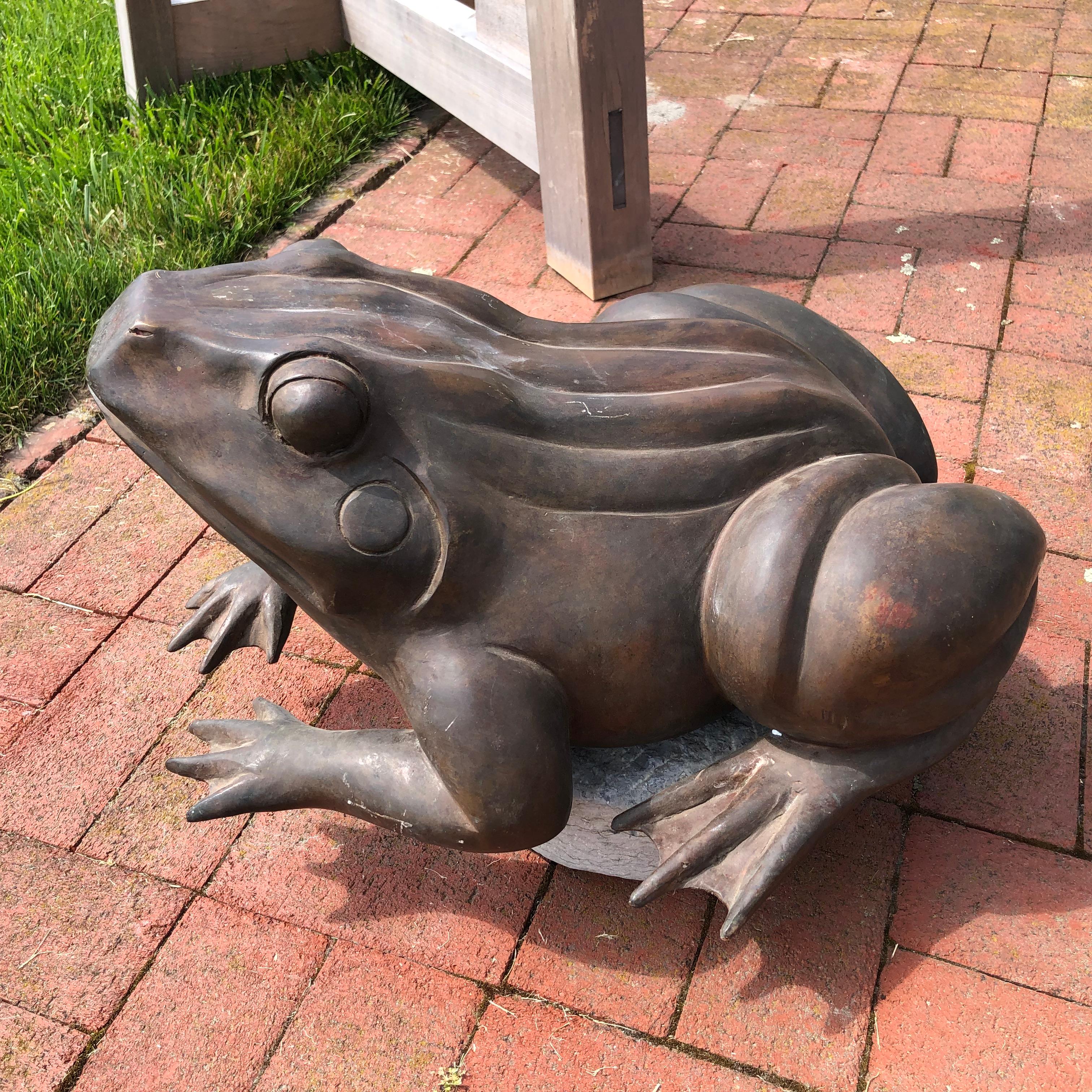 frog statue japan